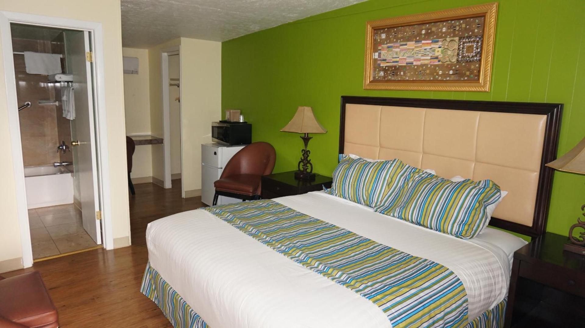 Eagle Crater Lake Inn photo 26
