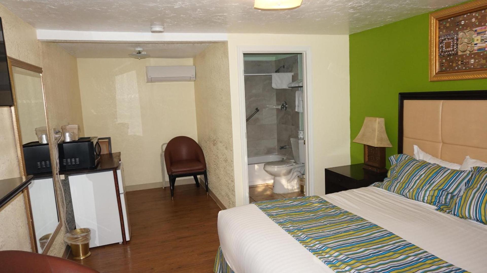Eagle Crater Lake Inn photo 25