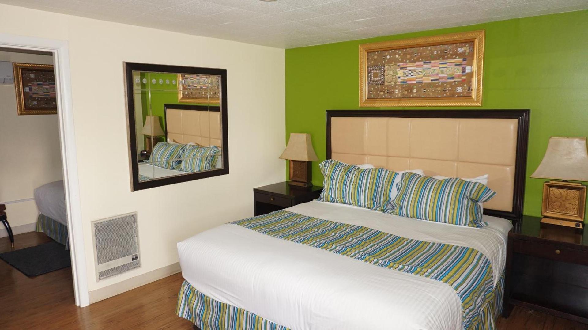 Eagle Crater Lake Inn photo 24