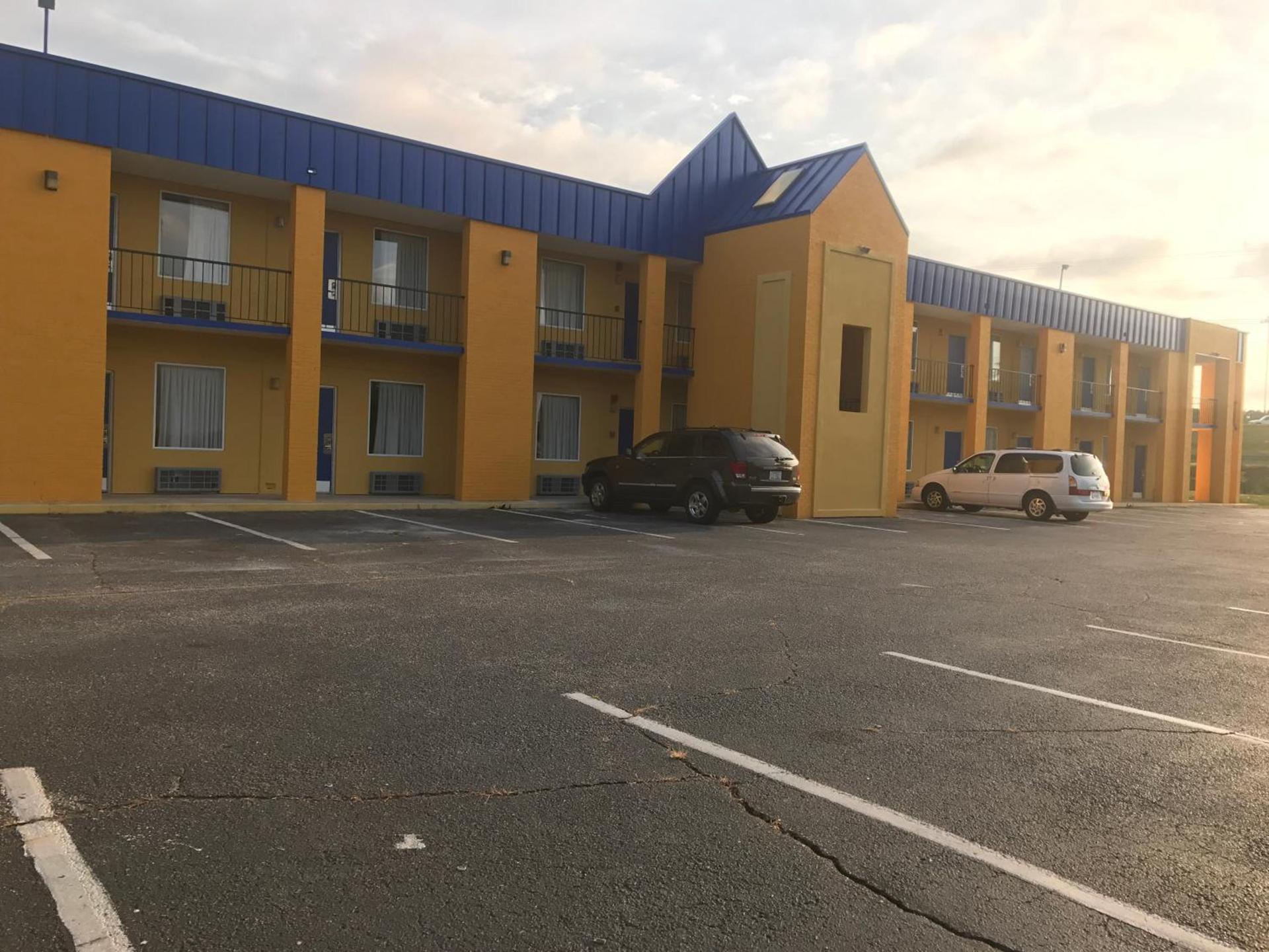 Super 8 by Wyndham Lumberton NC photo 1