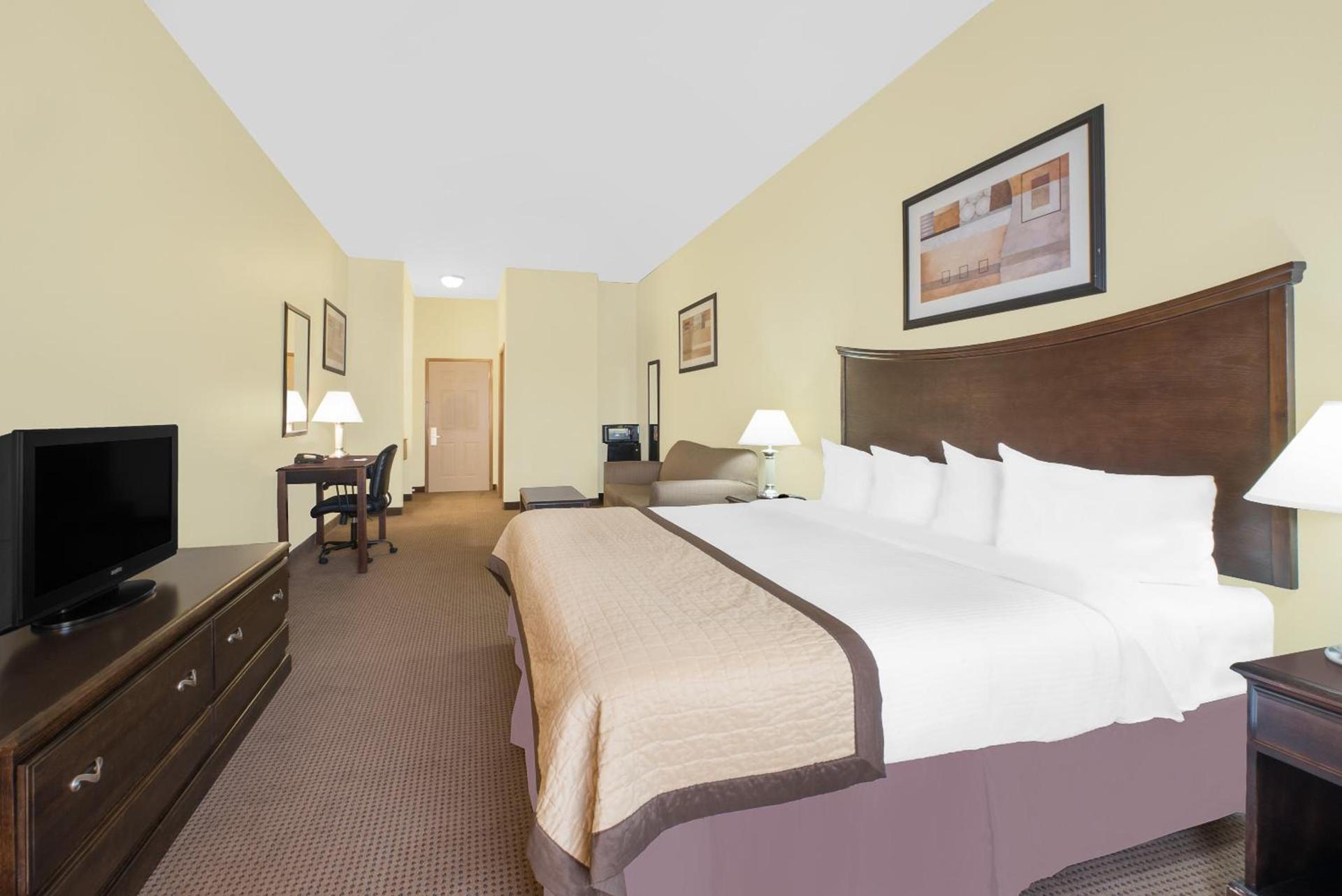Baymont by Wyndham Snyder photo 14