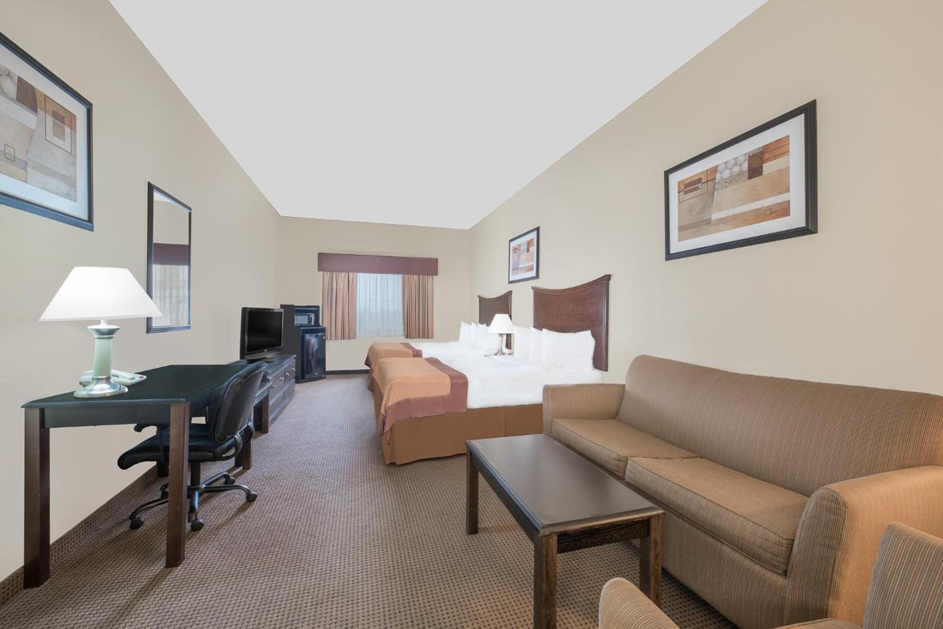 Baymont by Wyndham Snyder photo 17