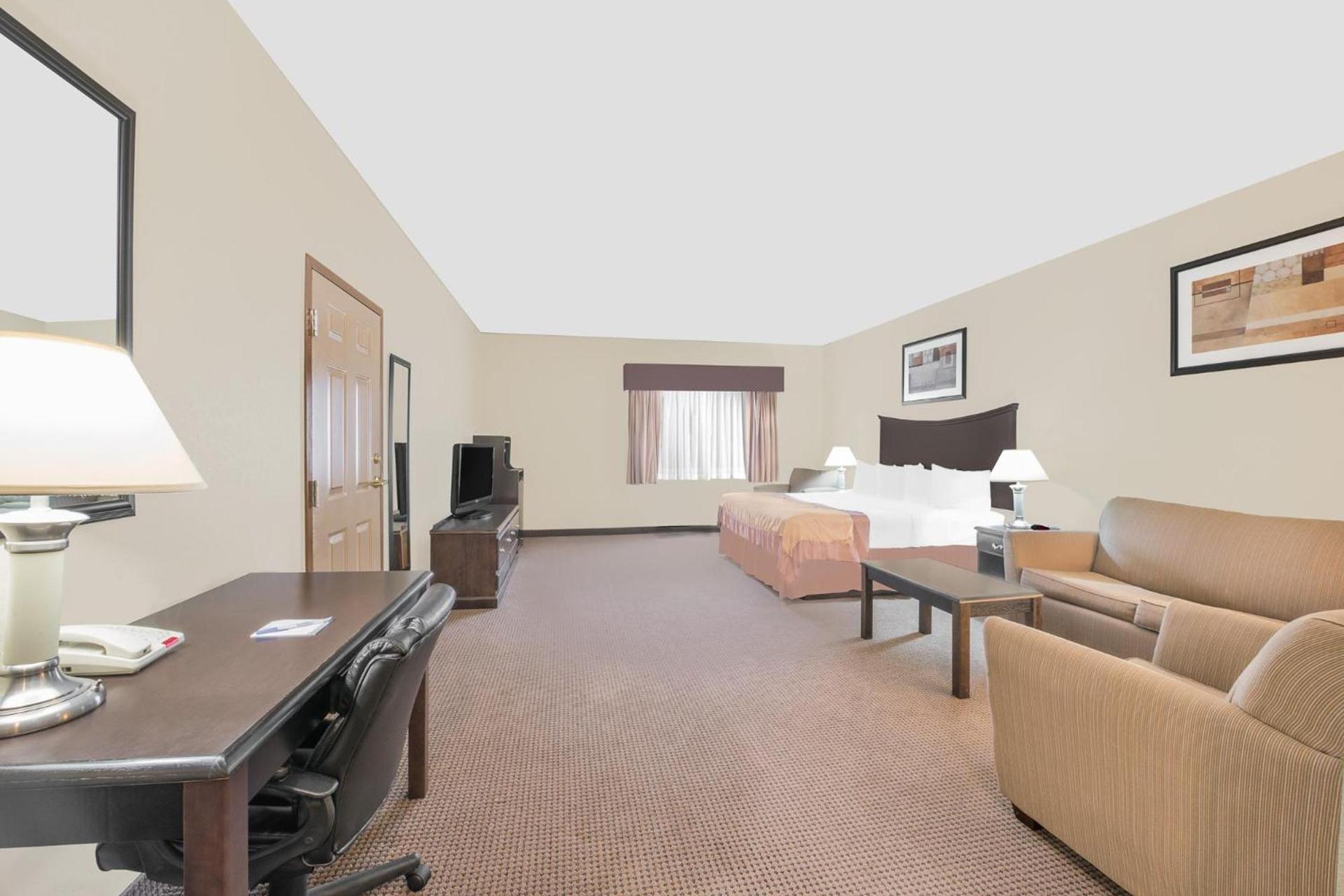 Baymont by Wyndham Snyder photo 9