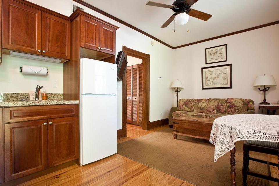 Island City House photo 22