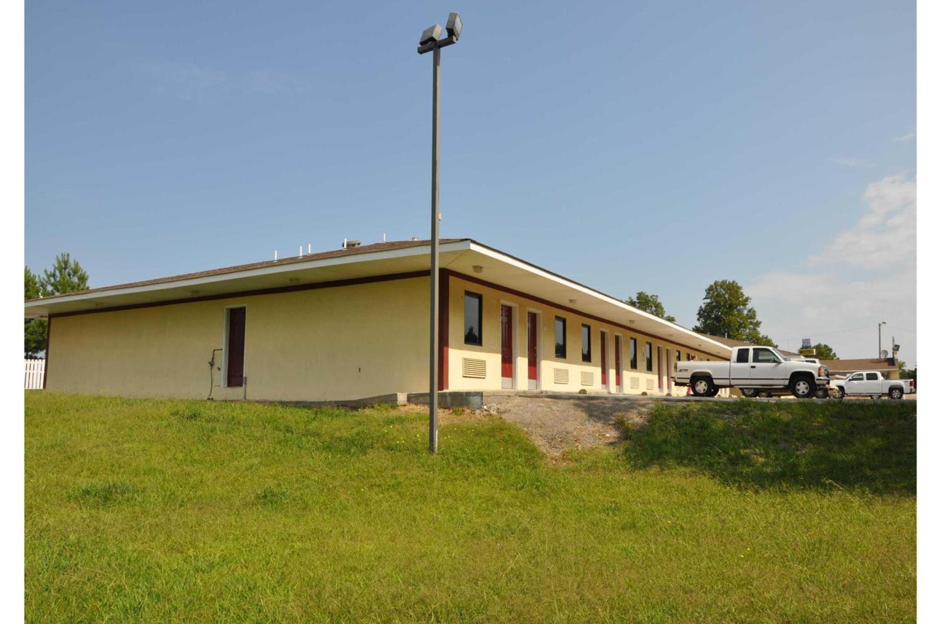 Budget Inn Elkmont photo 16