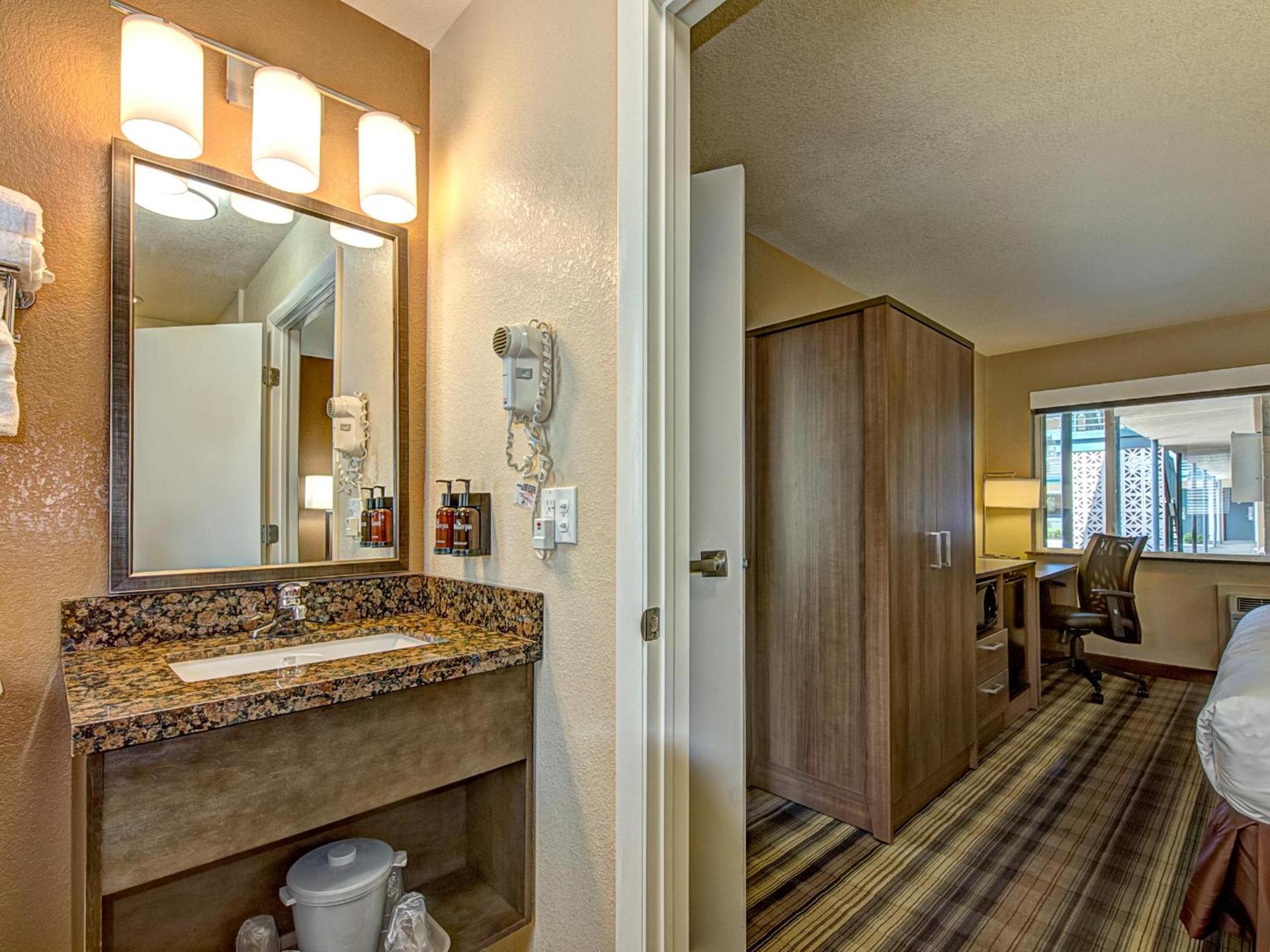 Boulder University Inn photo 8