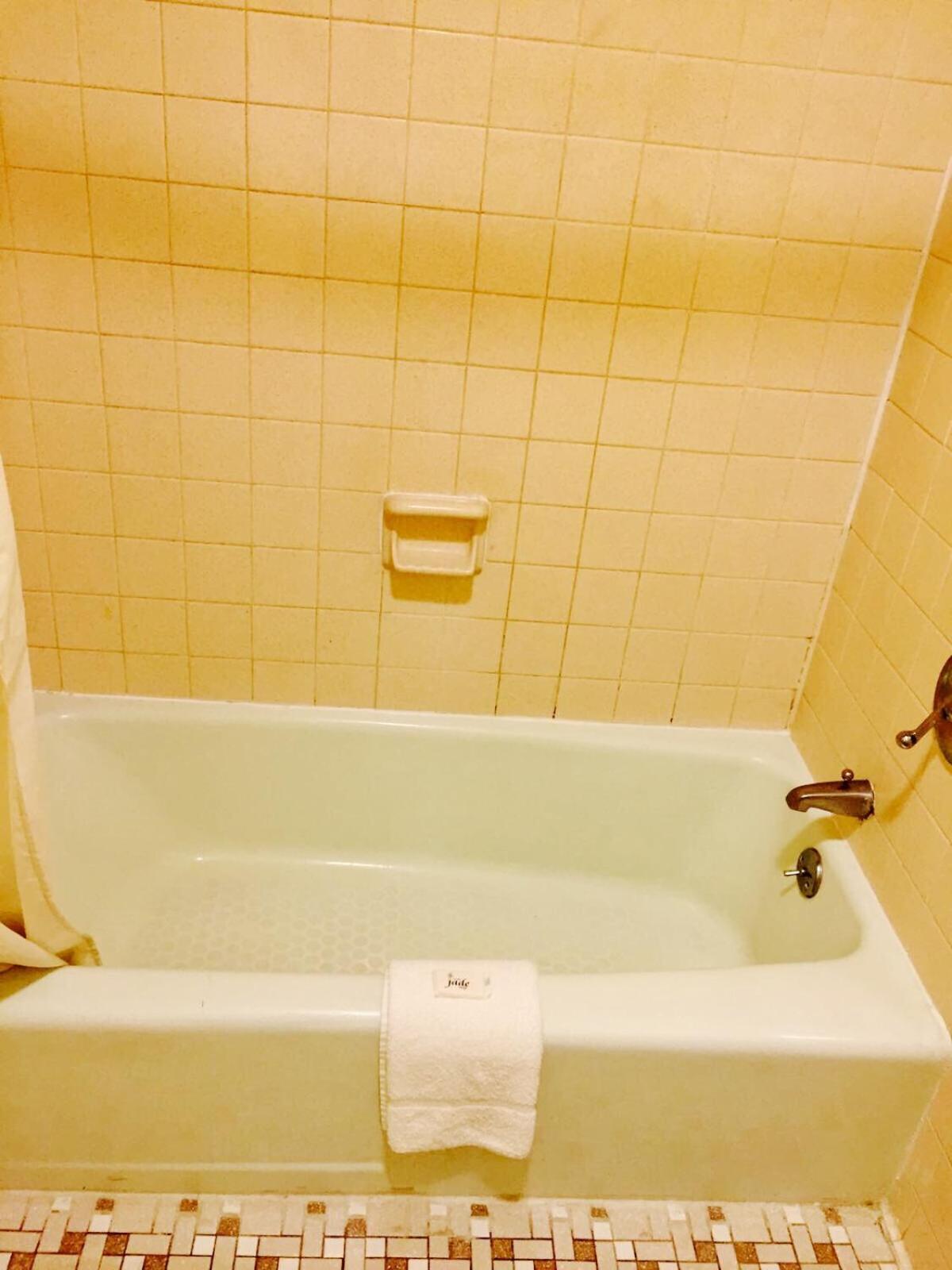 Motel 6 Williamston, NC - Highway 17 photo 3