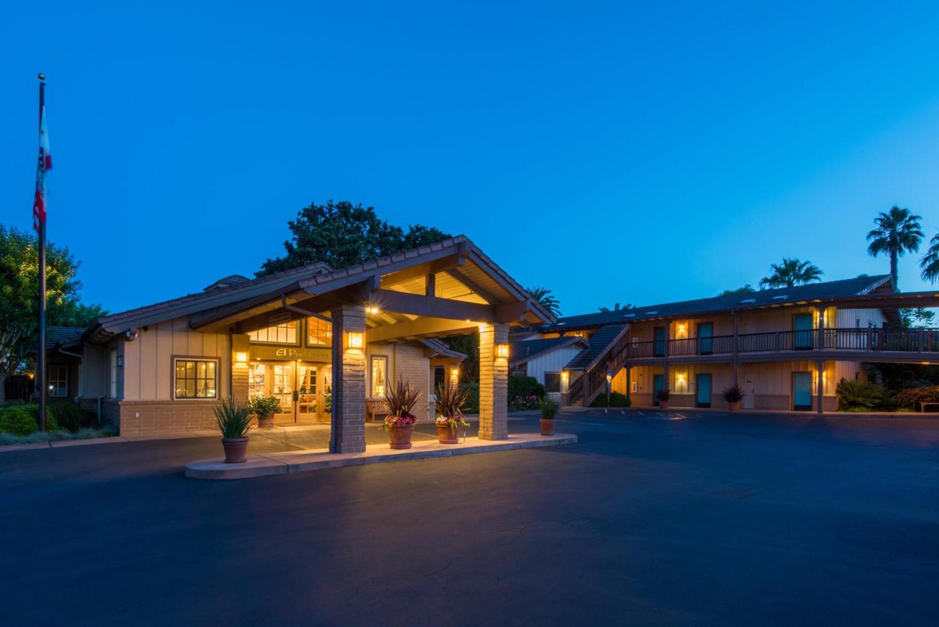 El Pueblo Inn photo 11