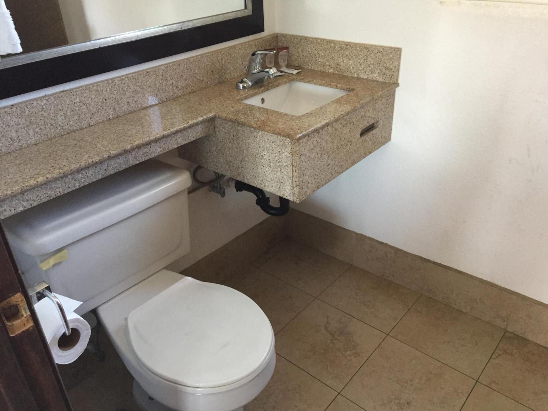 Harbor Inn & Suites Oceanside photo 30