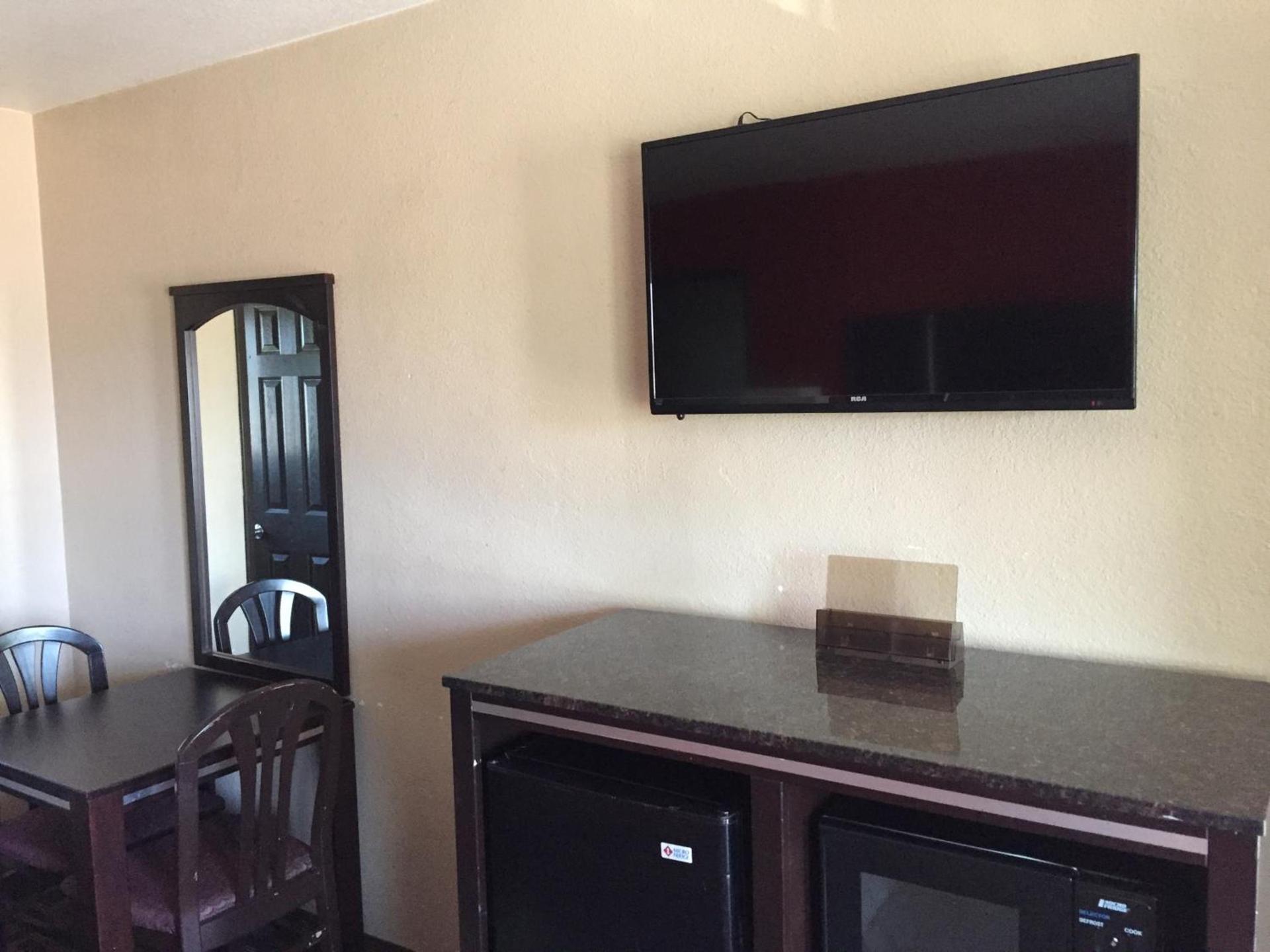 Harbor Inn & Suites Oceanside photo 25