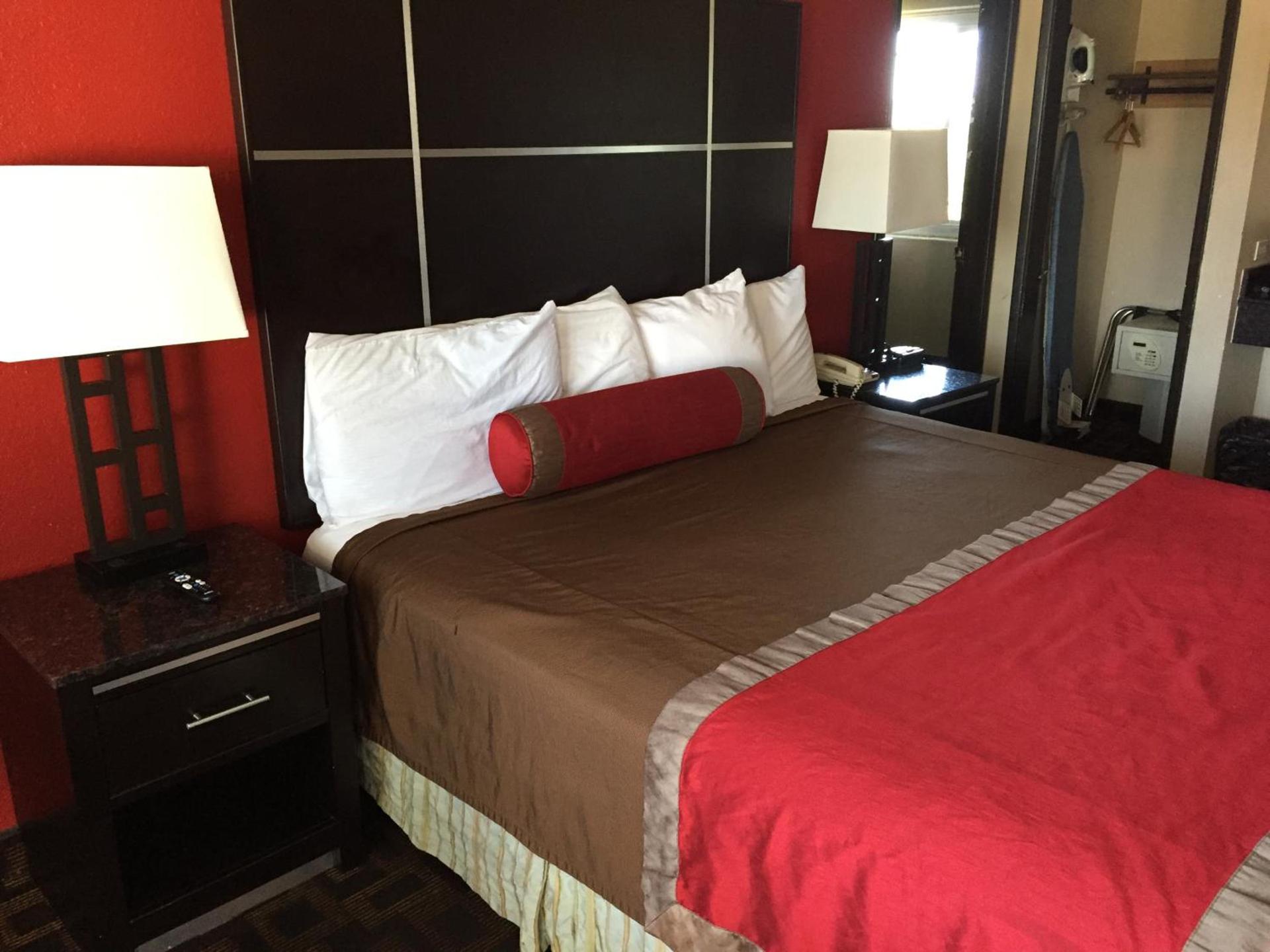 Harbor Inn & Suites Oceanside photo 26
