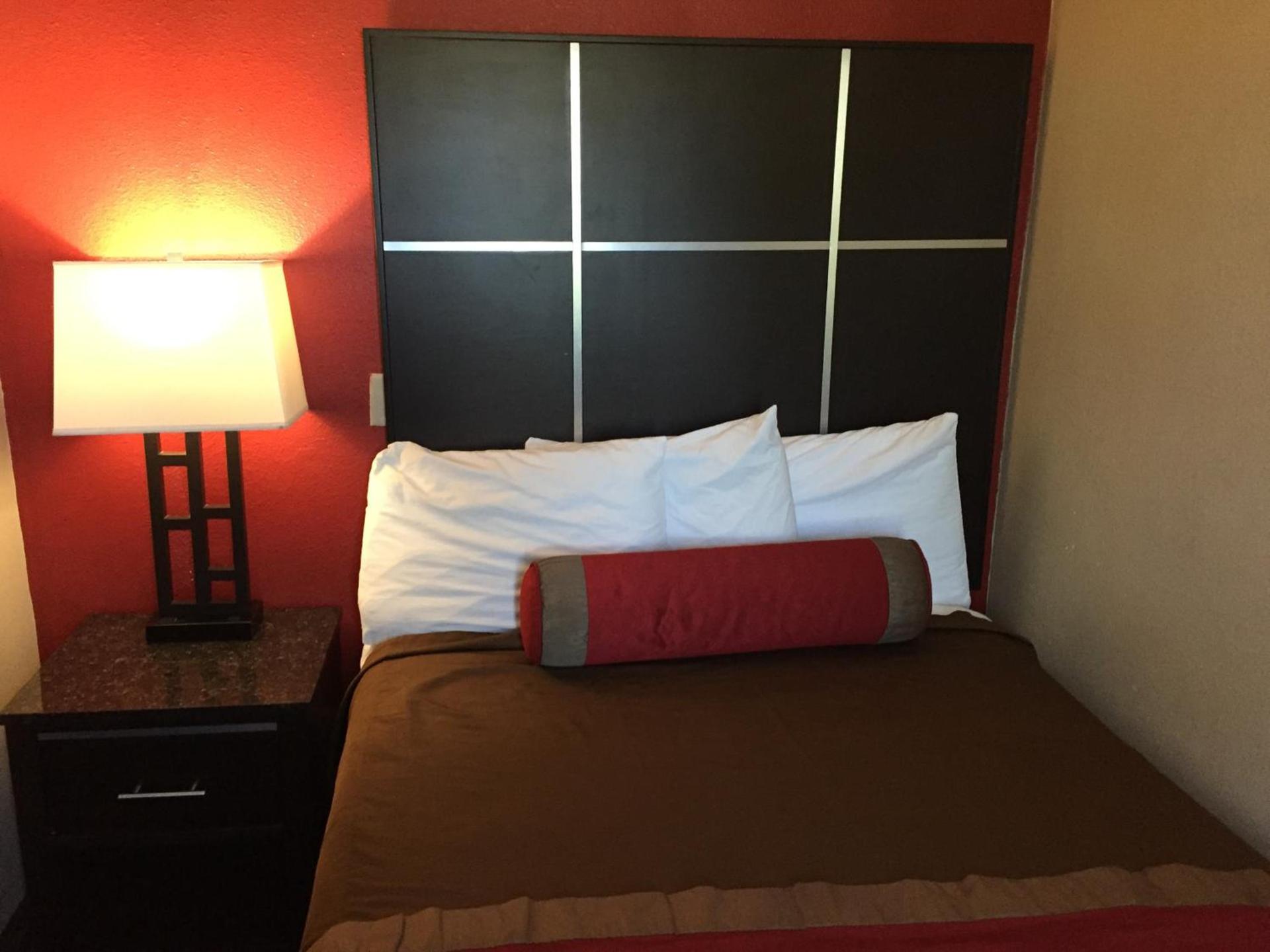Harbor Inn & Suites Oceanside photo 35