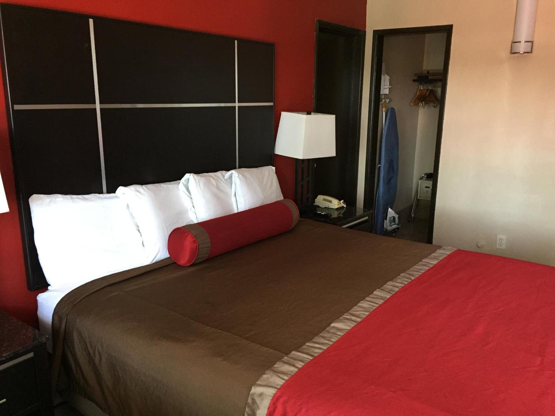 Harbor Inn & Suites Oceanside photo 23