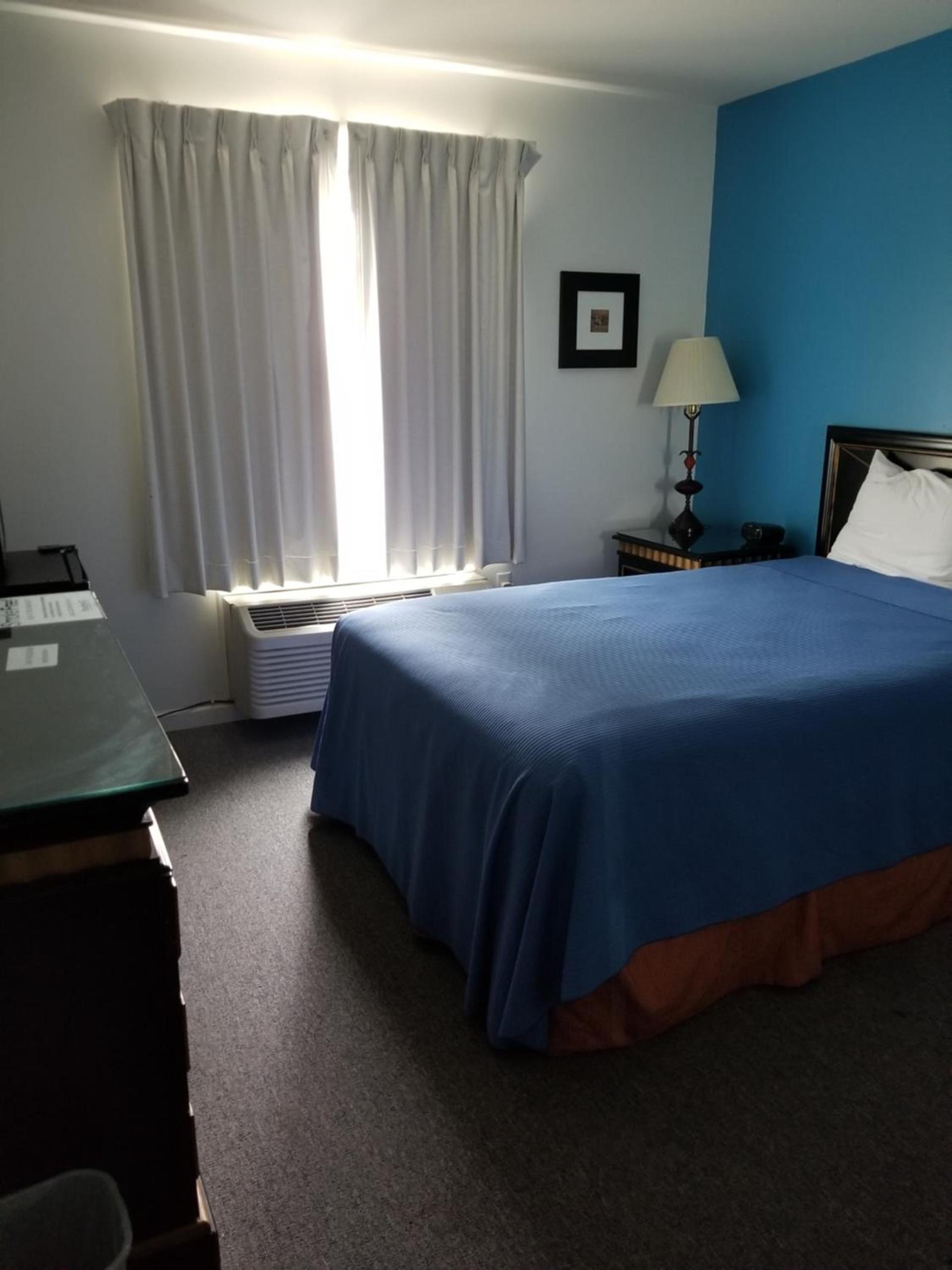 Ramada by Wyndham Williston photo 28