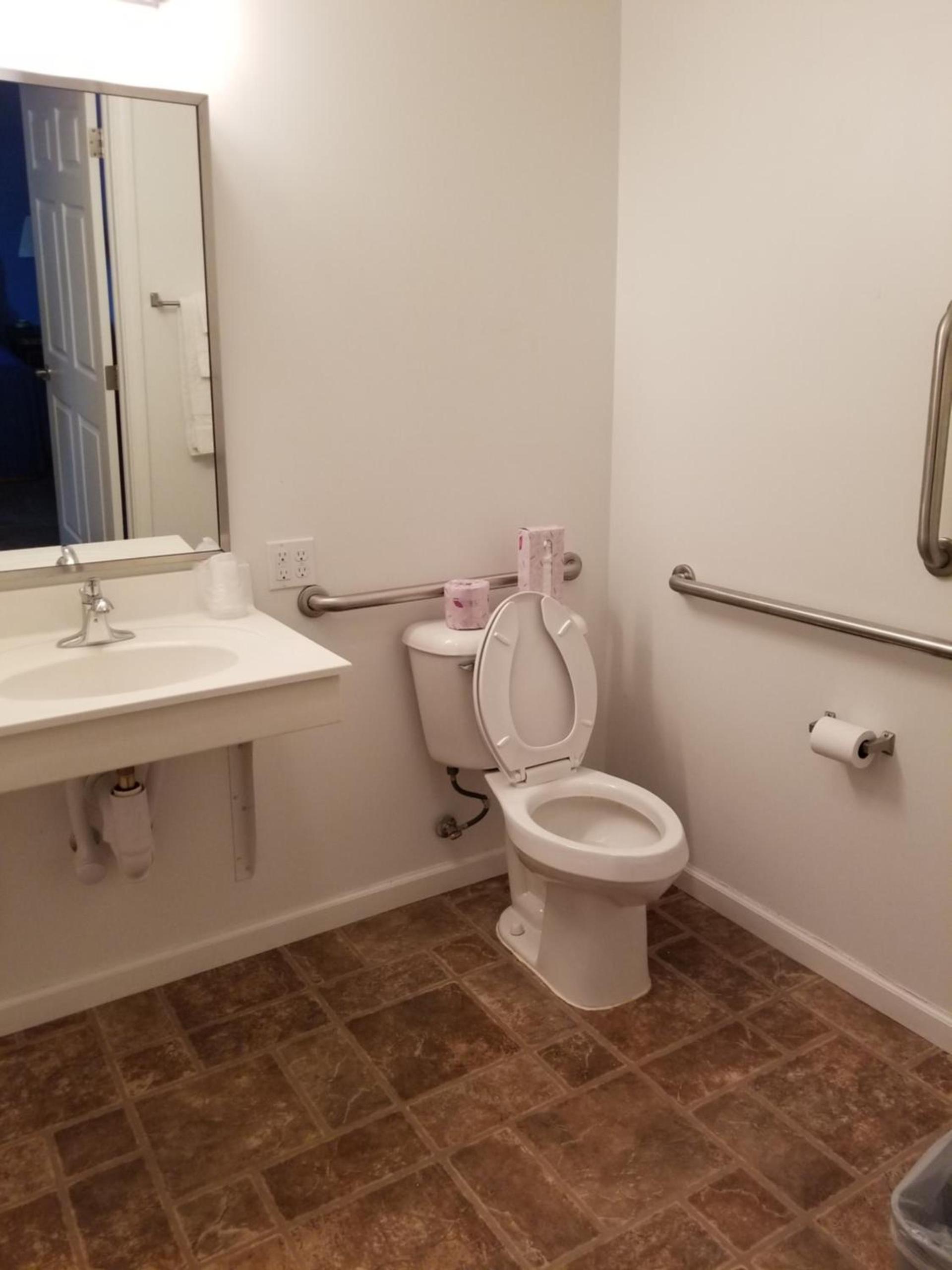 Ramada by Wyndham Williston photo 15