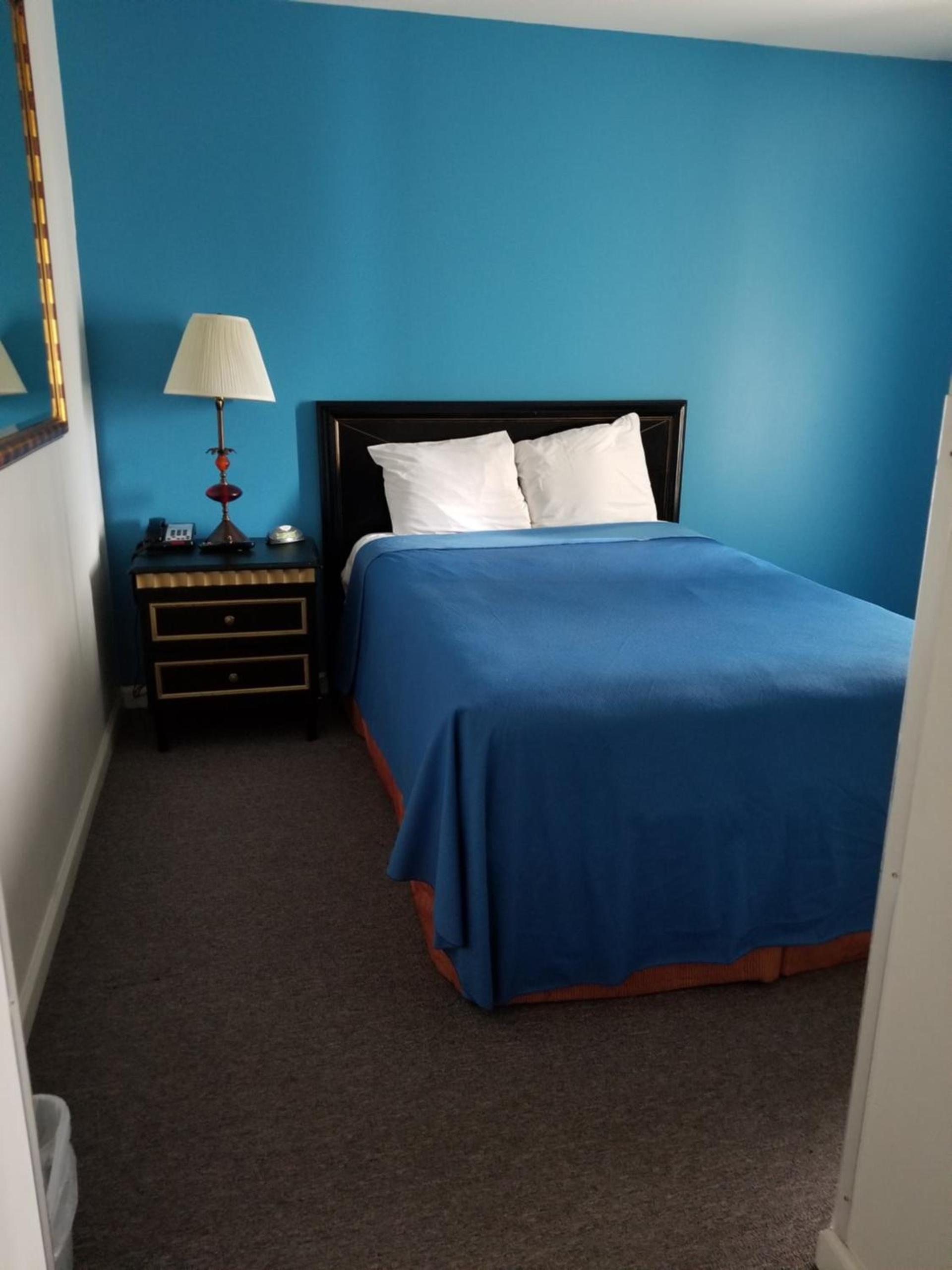 Ramada by Wyndham Williston photo 25