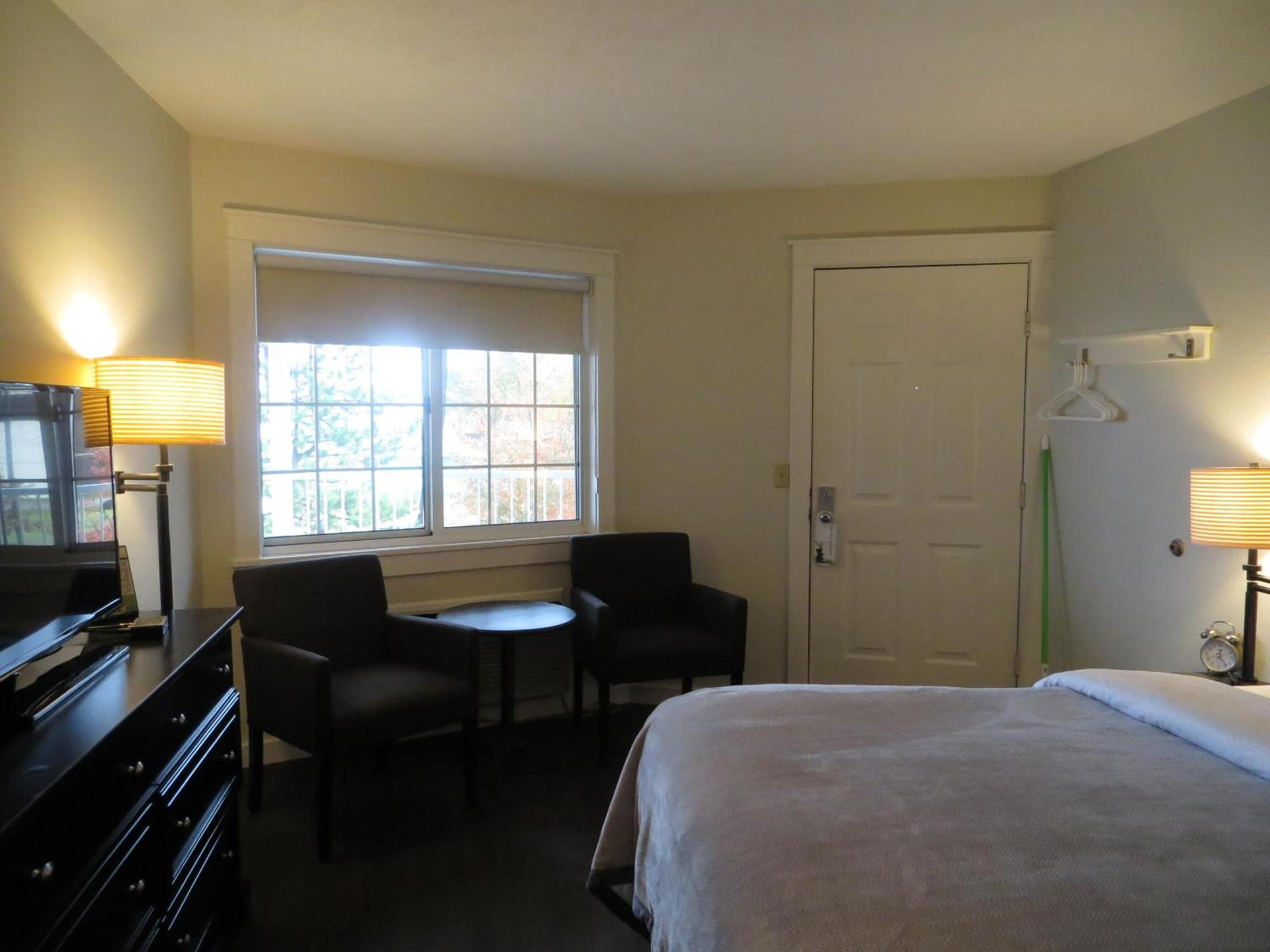 Brio Beach Inn photo 24