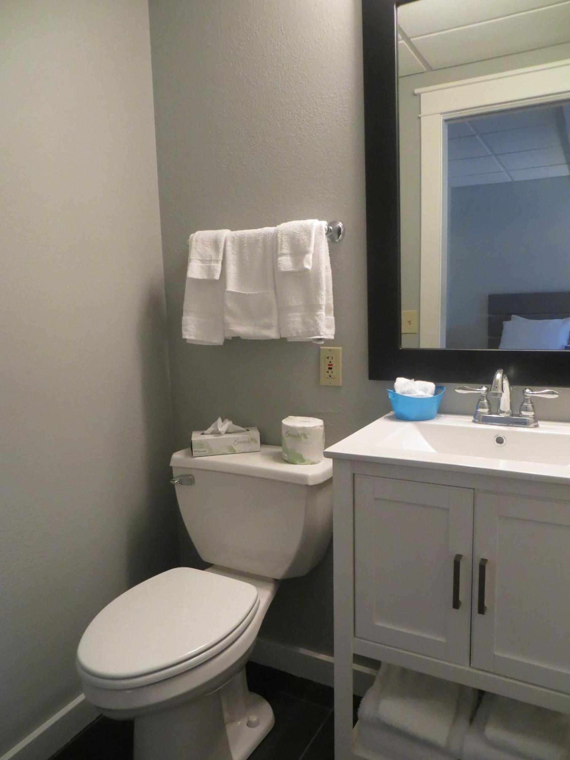 Brio Beach Inn photo 26