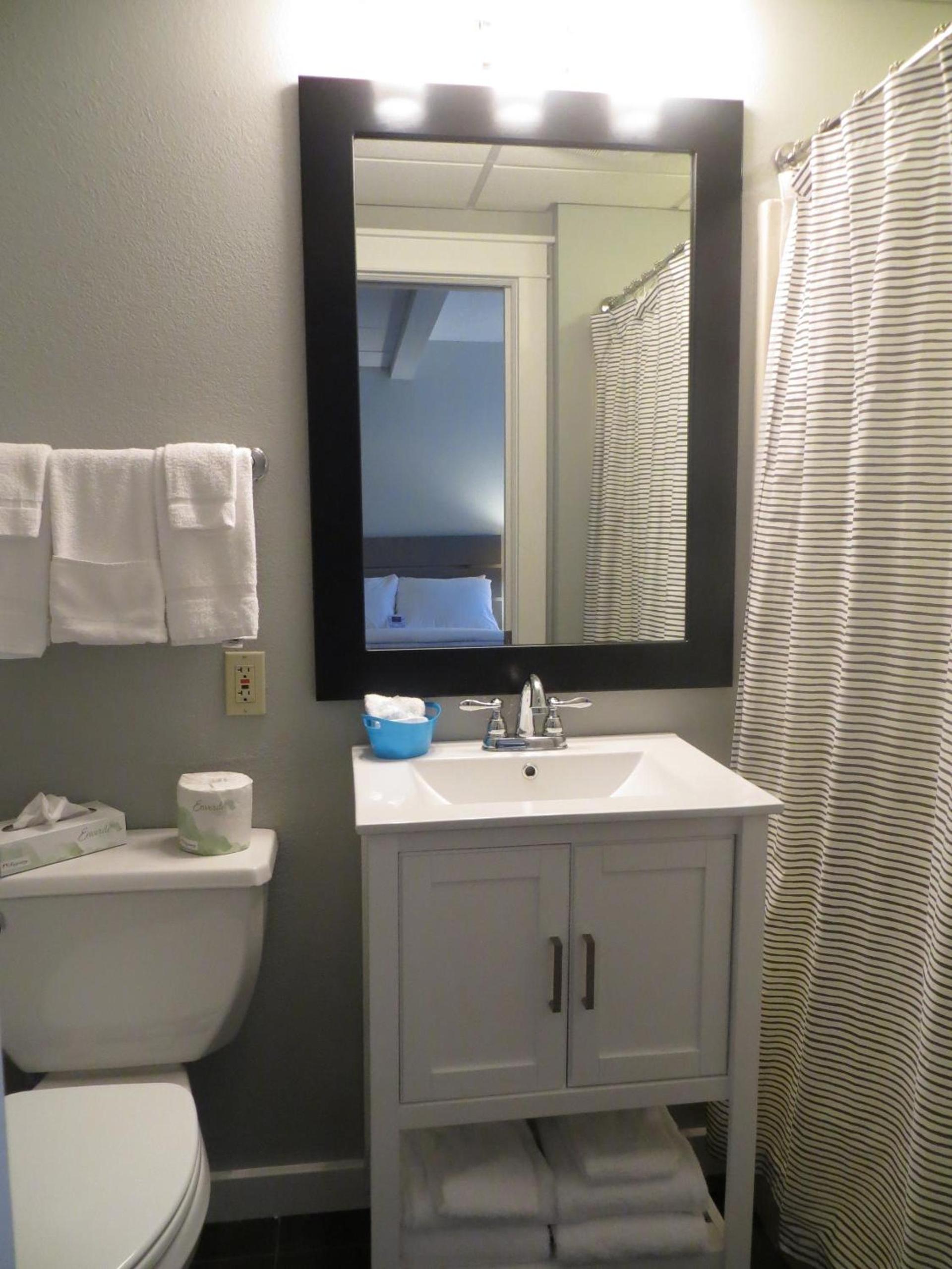 Brio Beach Inn photo 28