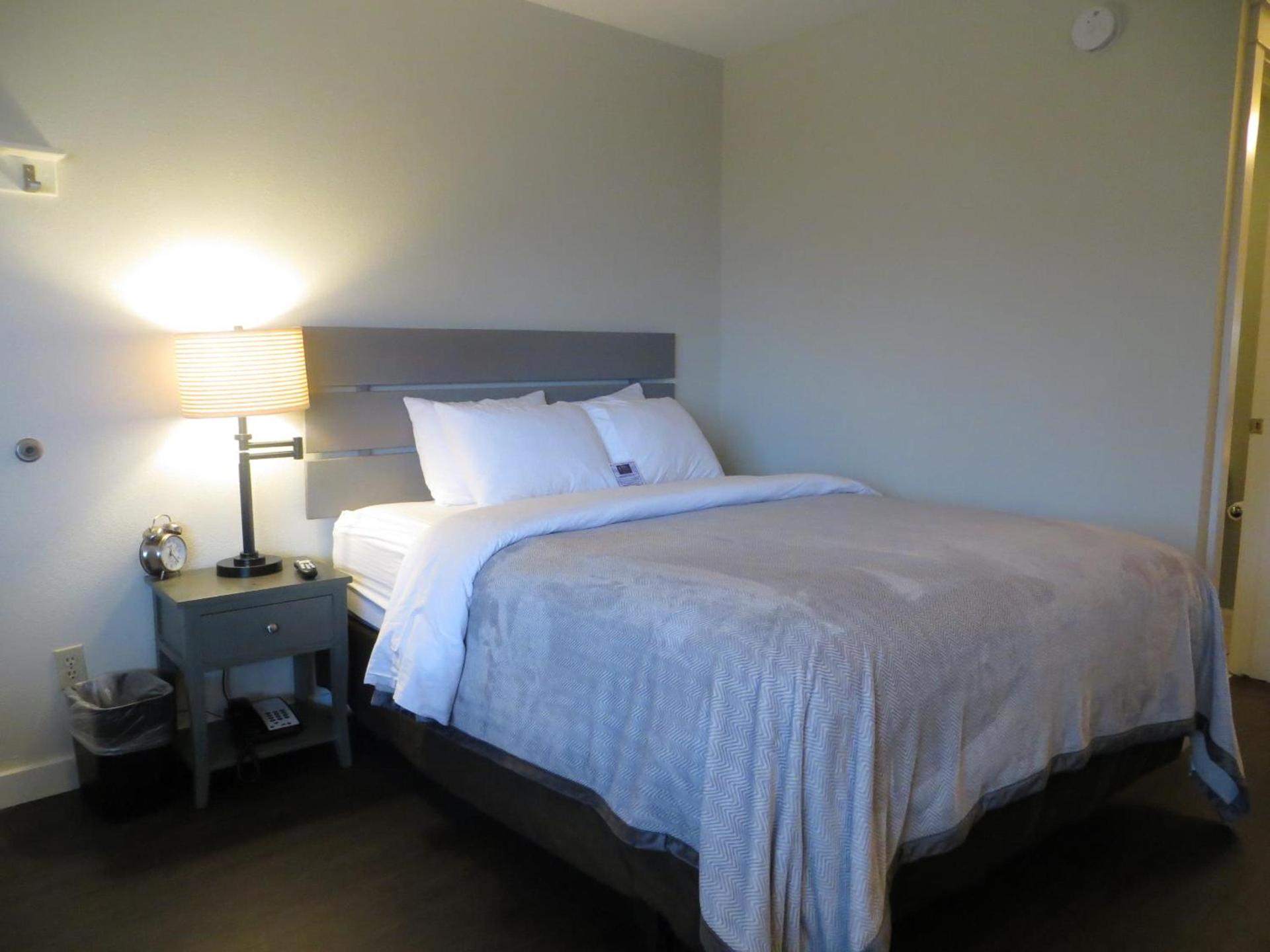 Brio Beach Inn photo 29