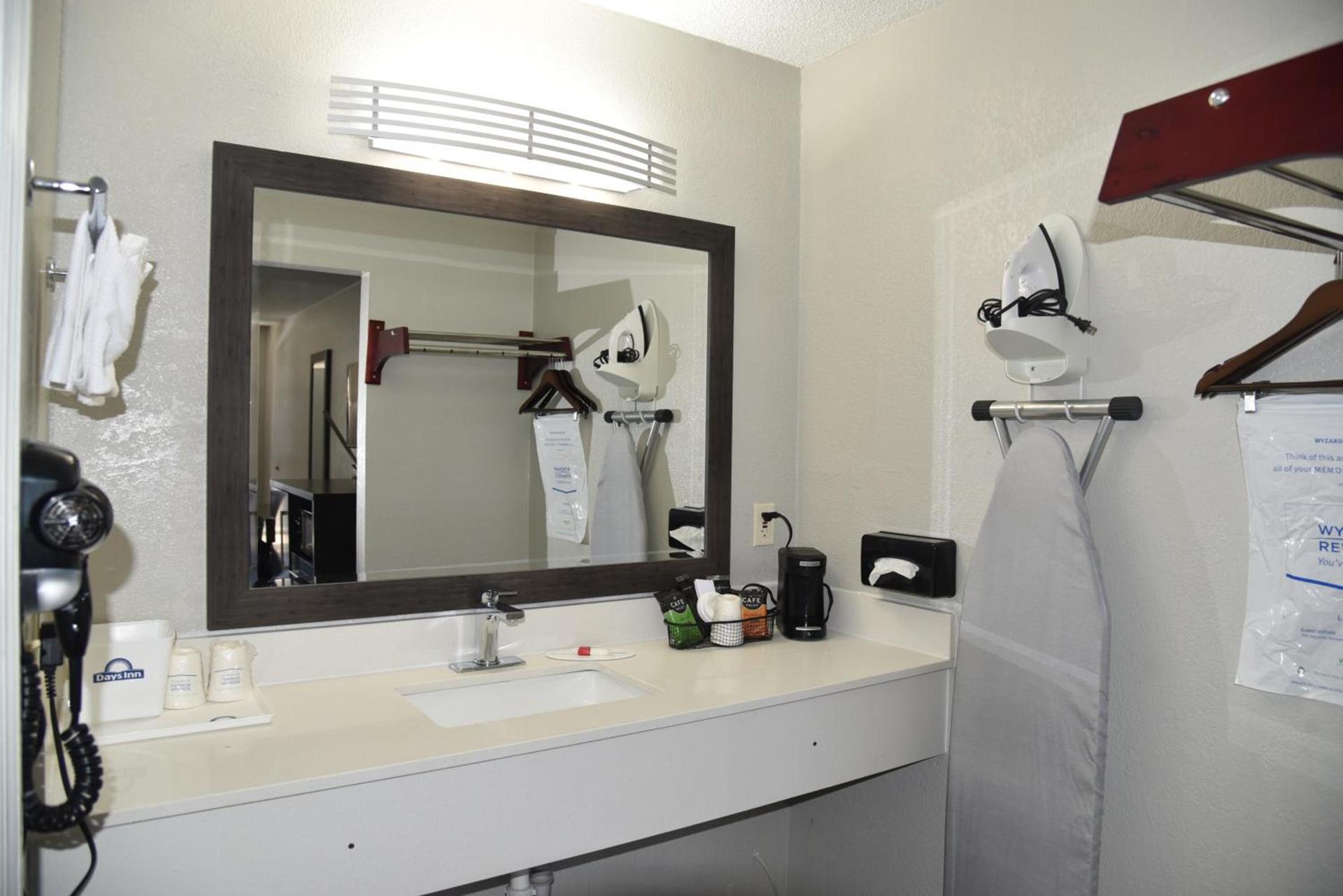 Days Inn by Wyndham Goose Creek photo 67