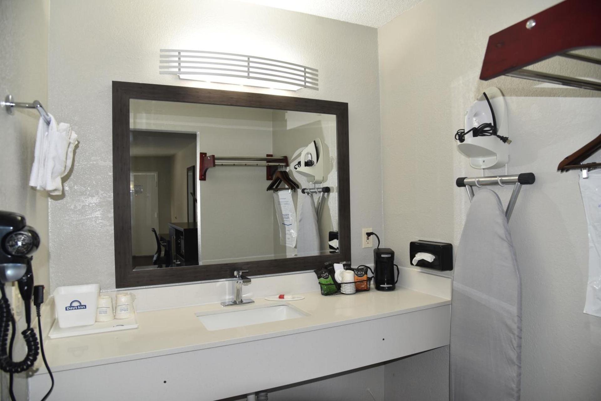 Days Inn by Wyndham Goose Creek photo 64