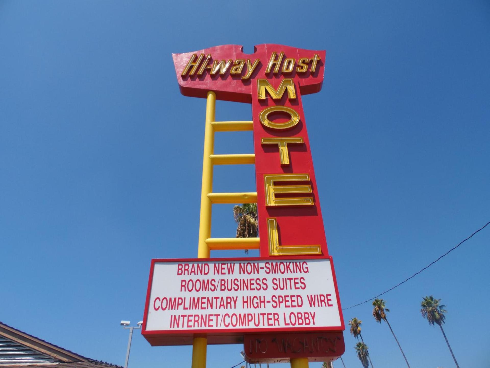 Hi-Way Host Motel photo 25