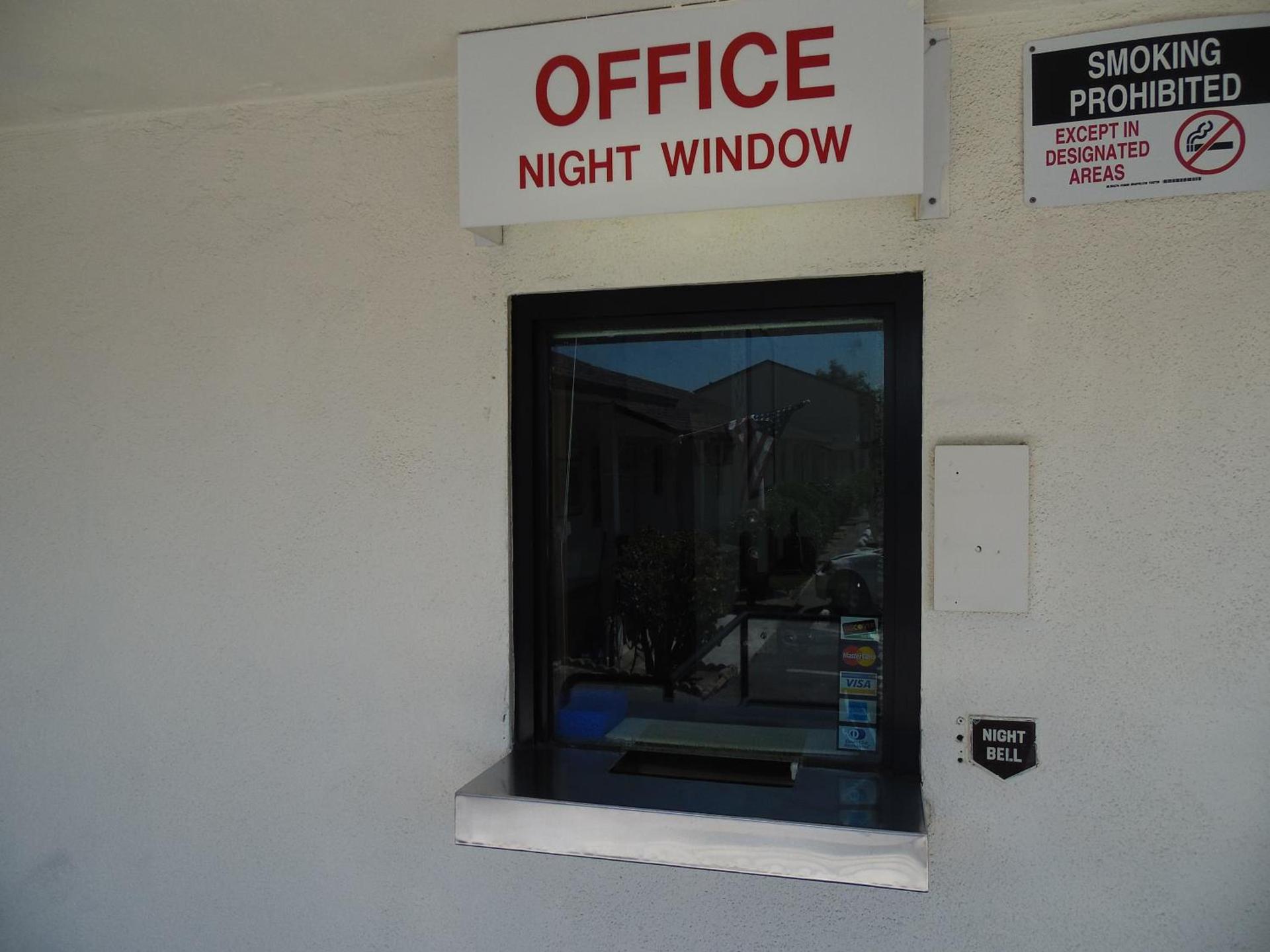 Hi-Way Host Motel photo 3