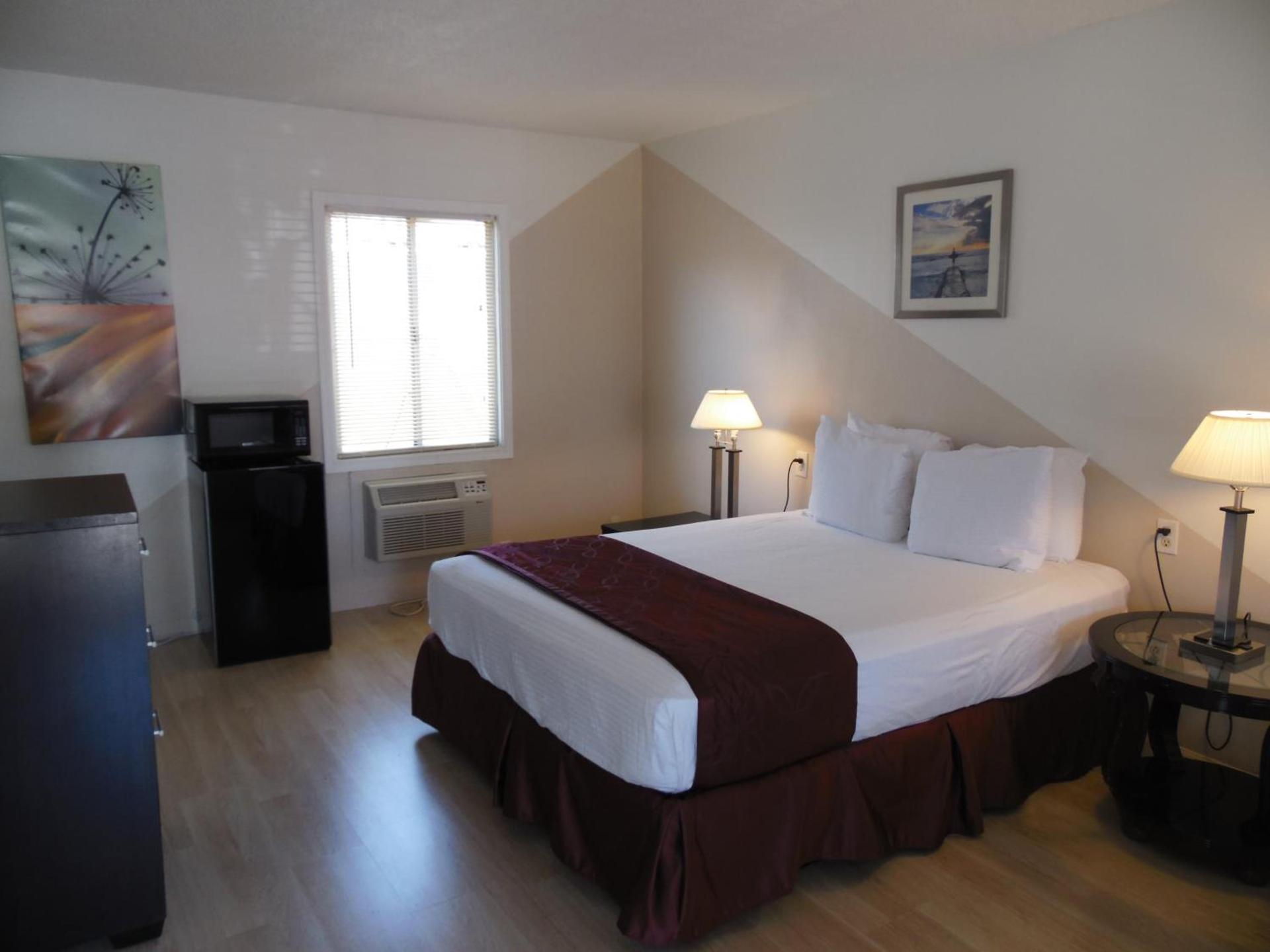 Hi-Way Host Motel photo 31
