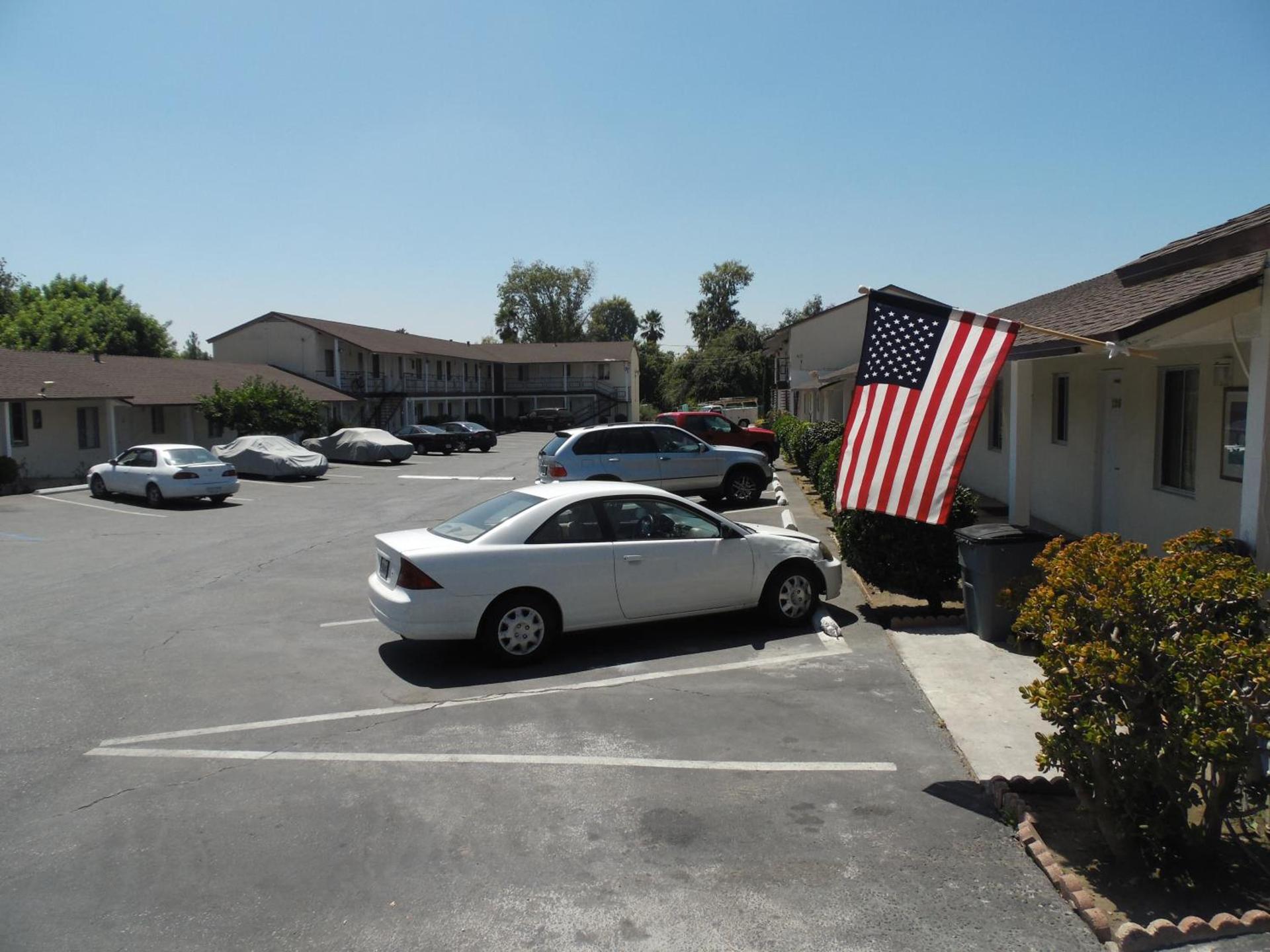 Hi-Way Host Motel photo 27
