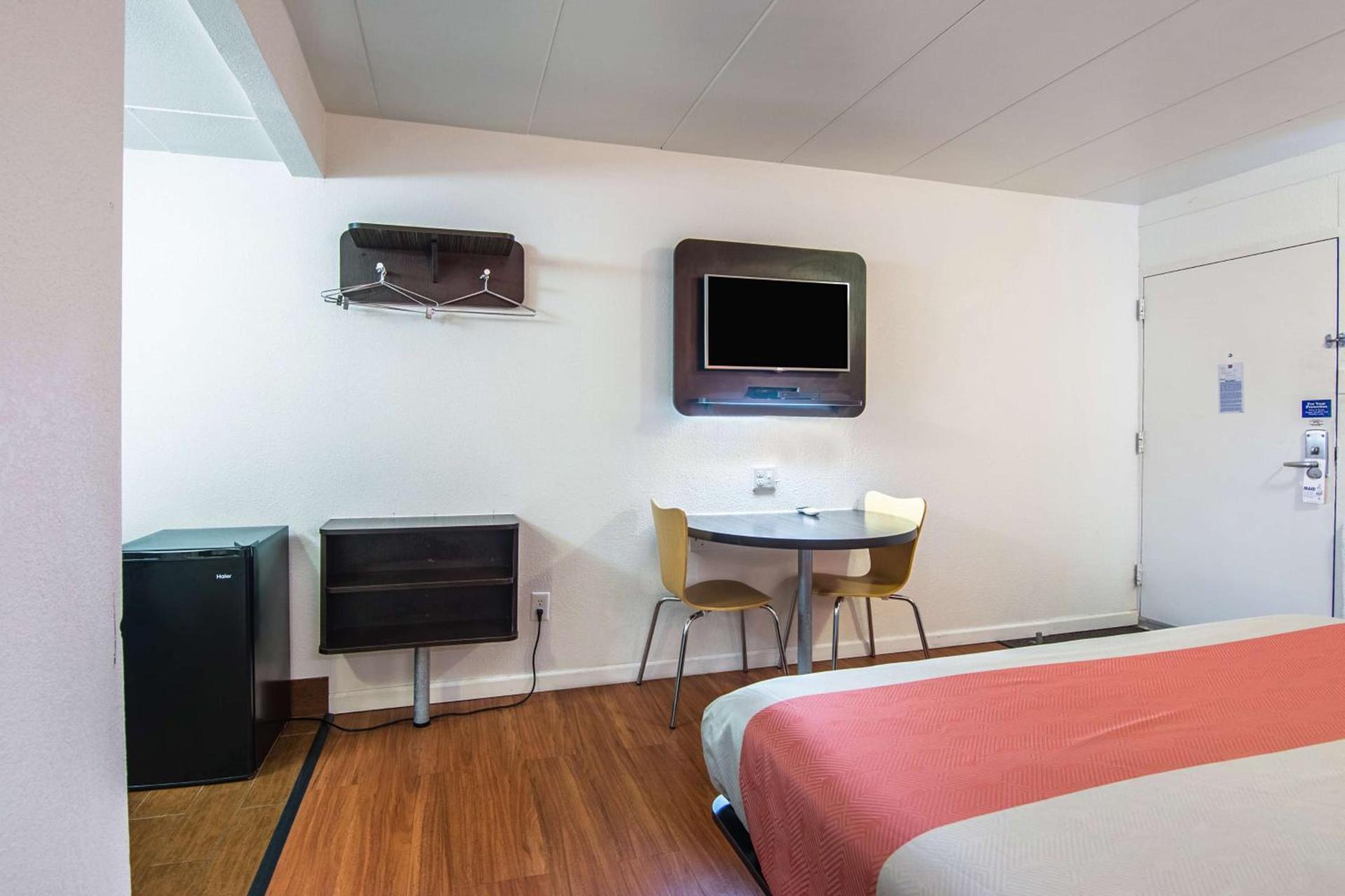 Motel 6-Glassboro, NJ - Rowan University photo 17