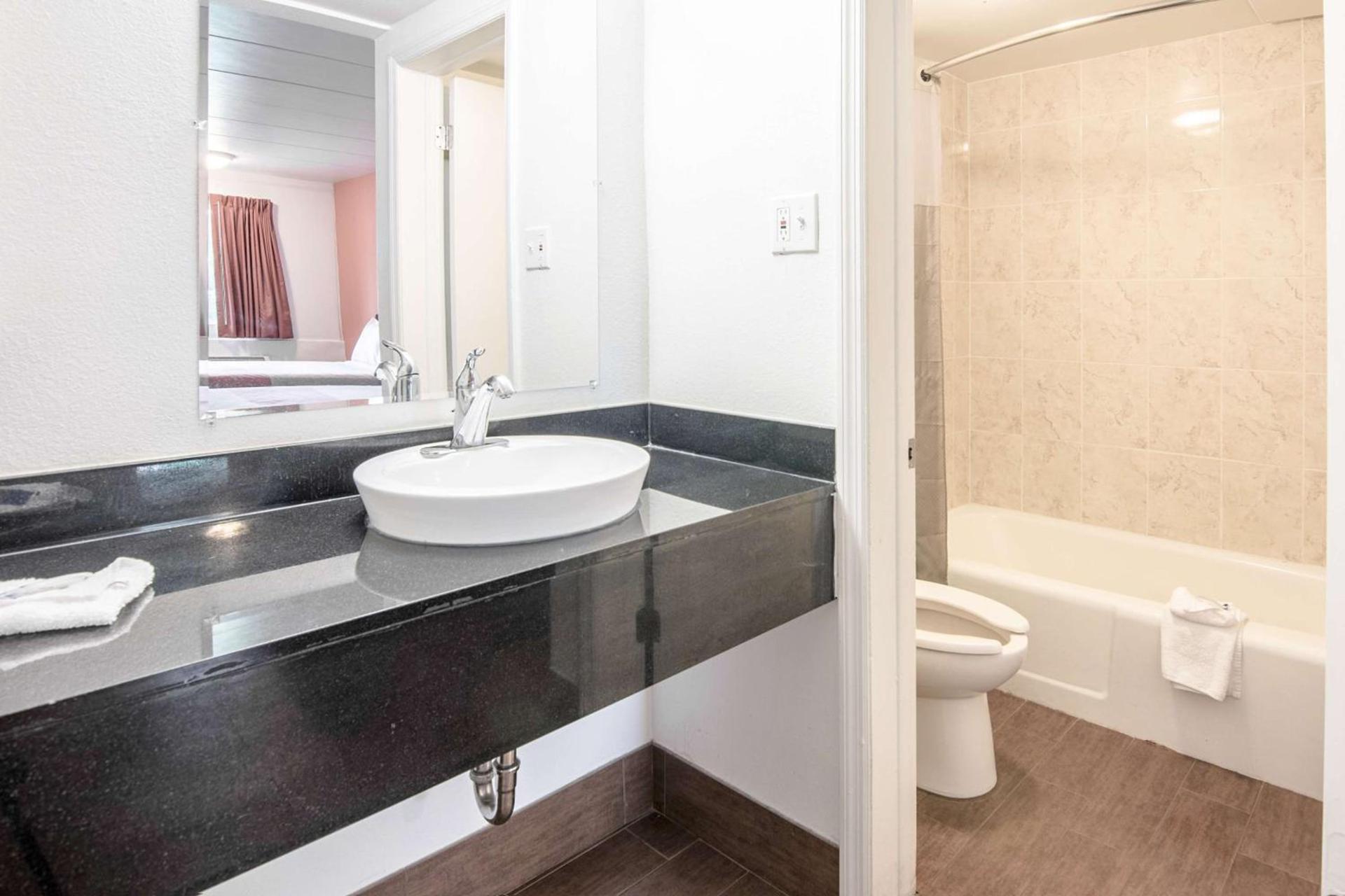 Motel 6-Glassboro, NJ - Rowan University photo 15