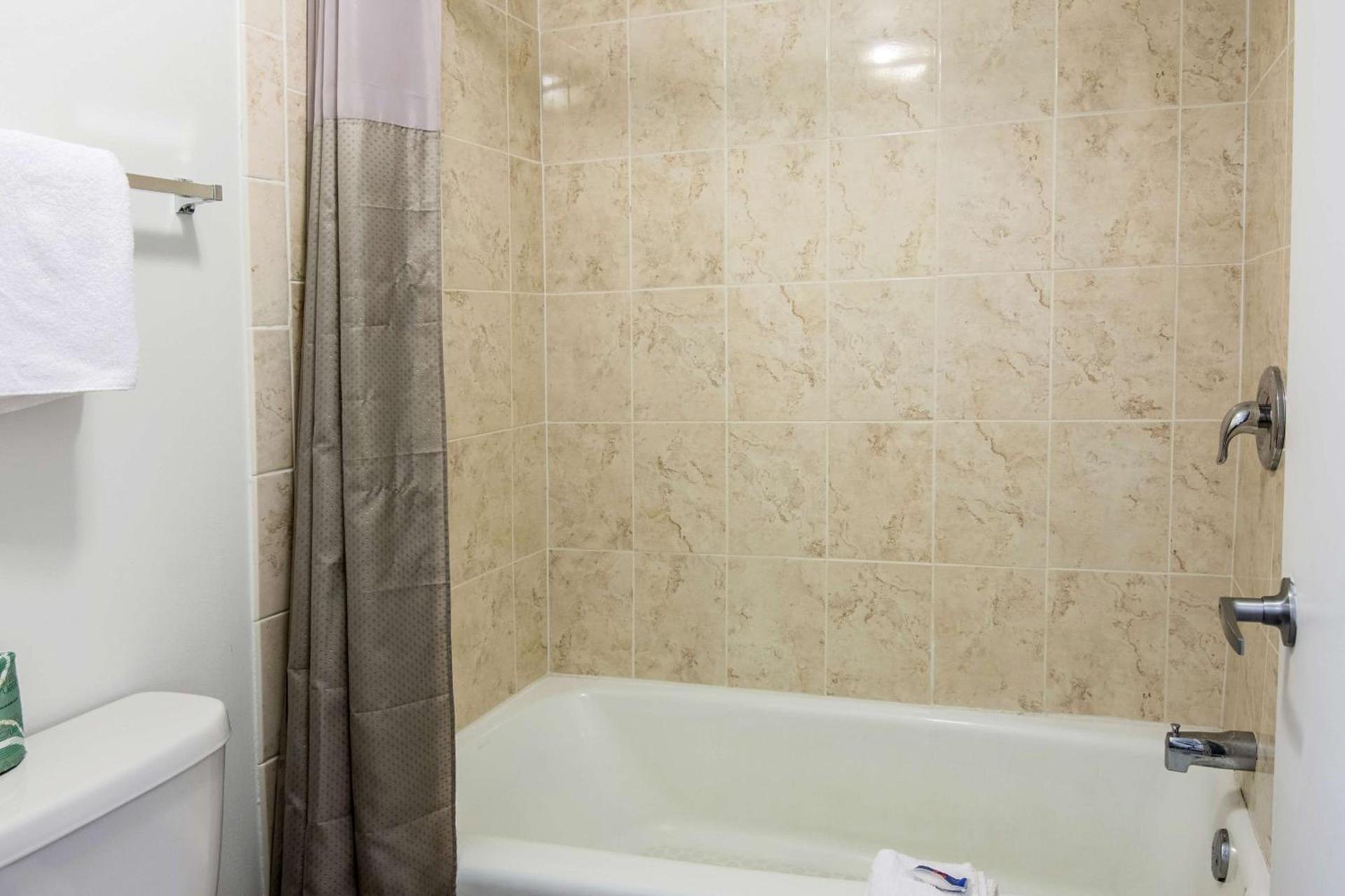 Motel 6-Glassboro, NJ - Rowan University photo 21