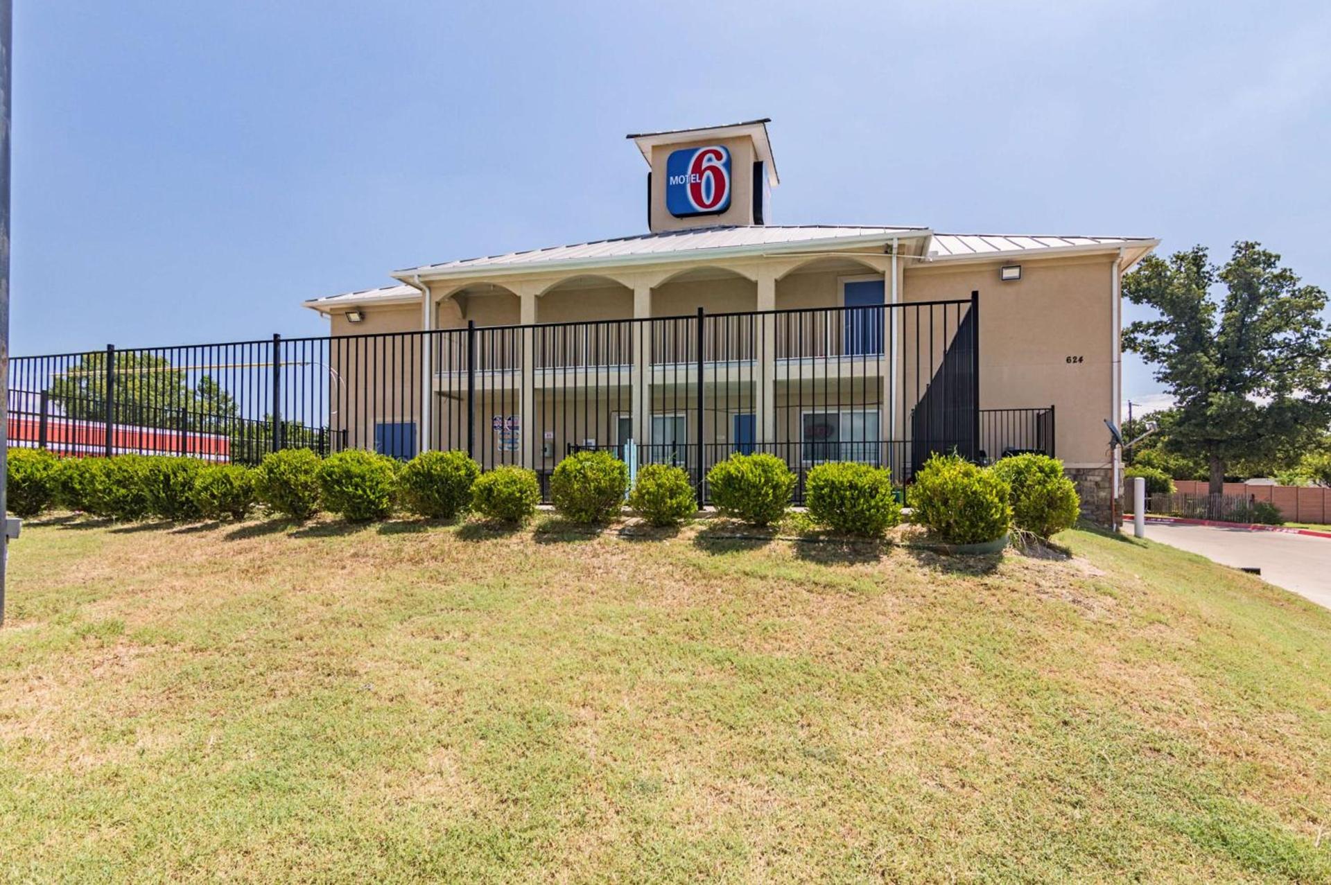 Motel 6-Azle, TX photo 3