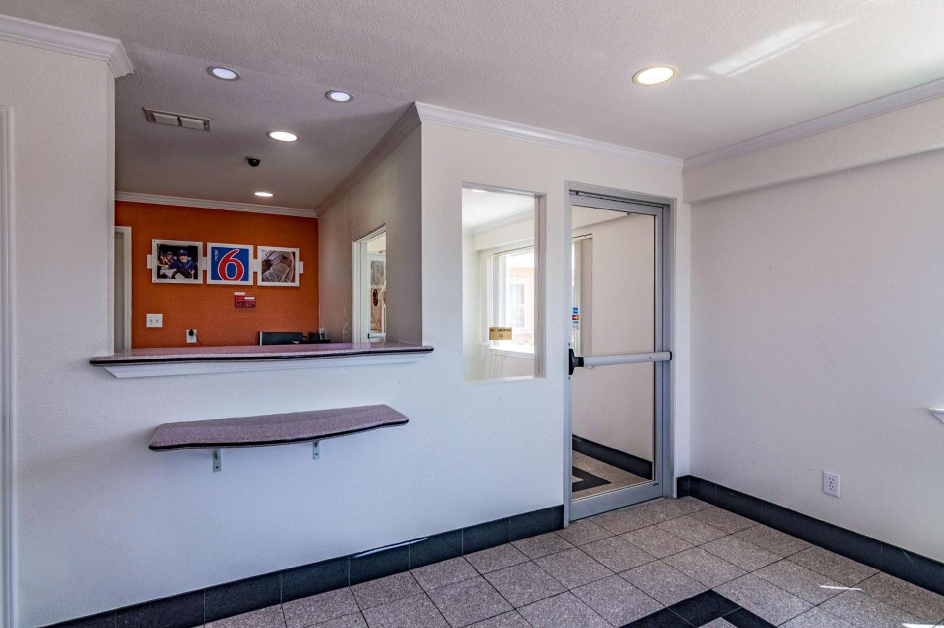 Motel 6-Azle, TX photo 20