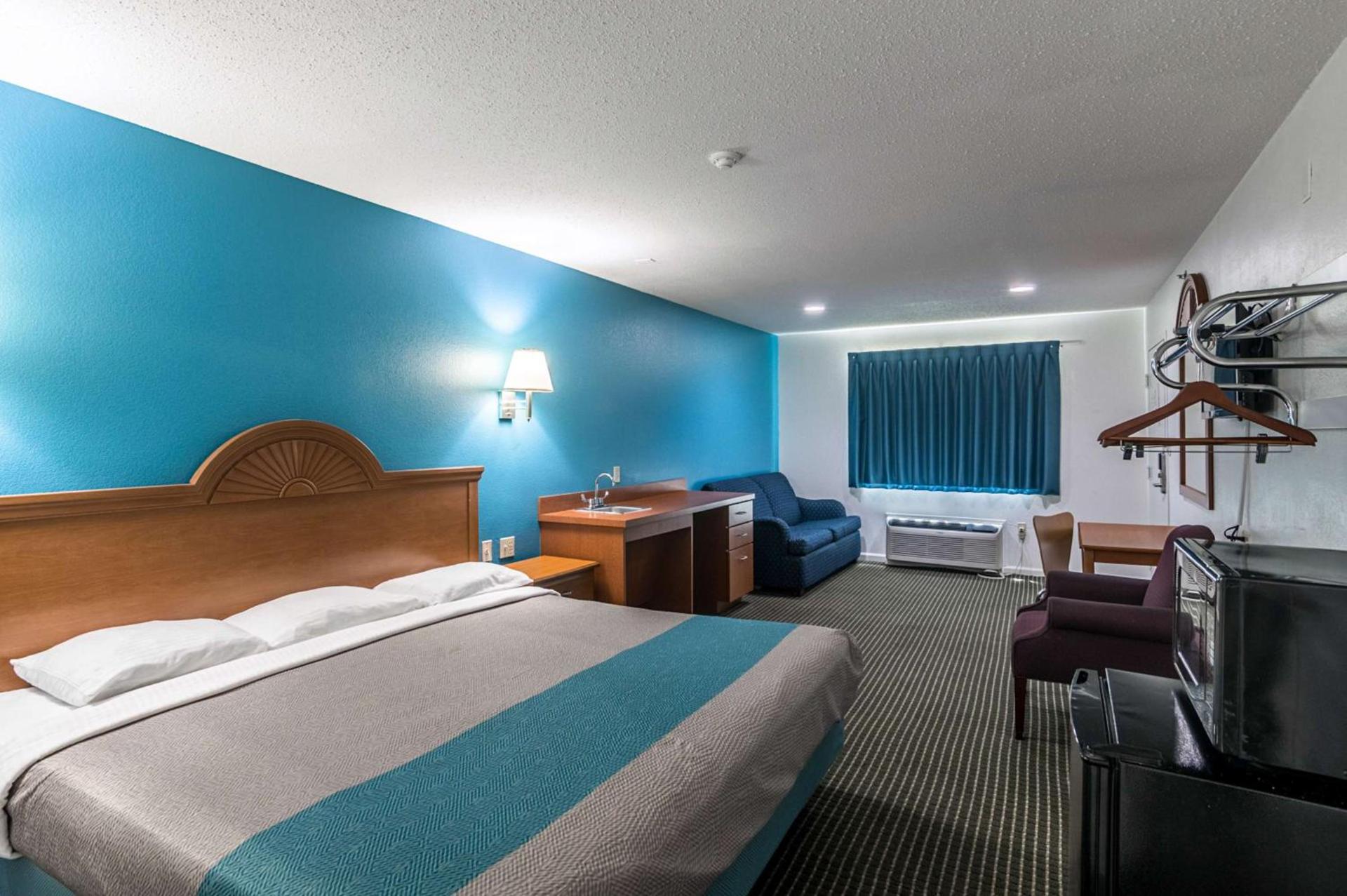 Motel 6-Azle, TX photo 15