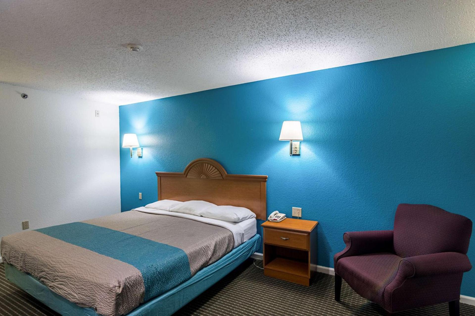 Motel 6-Azle, TX photo 12