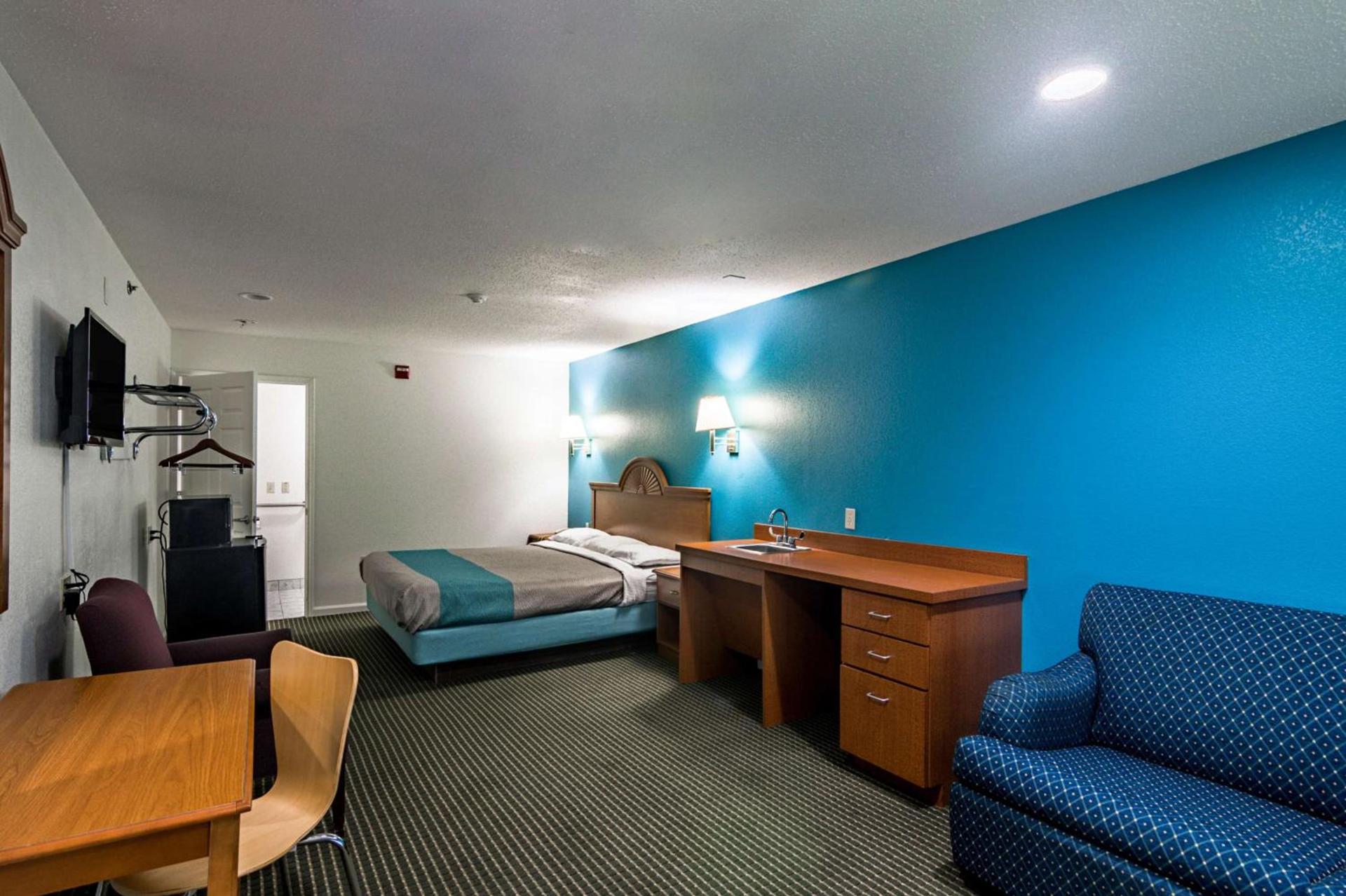 Motel 6-Azle, TX photo 13