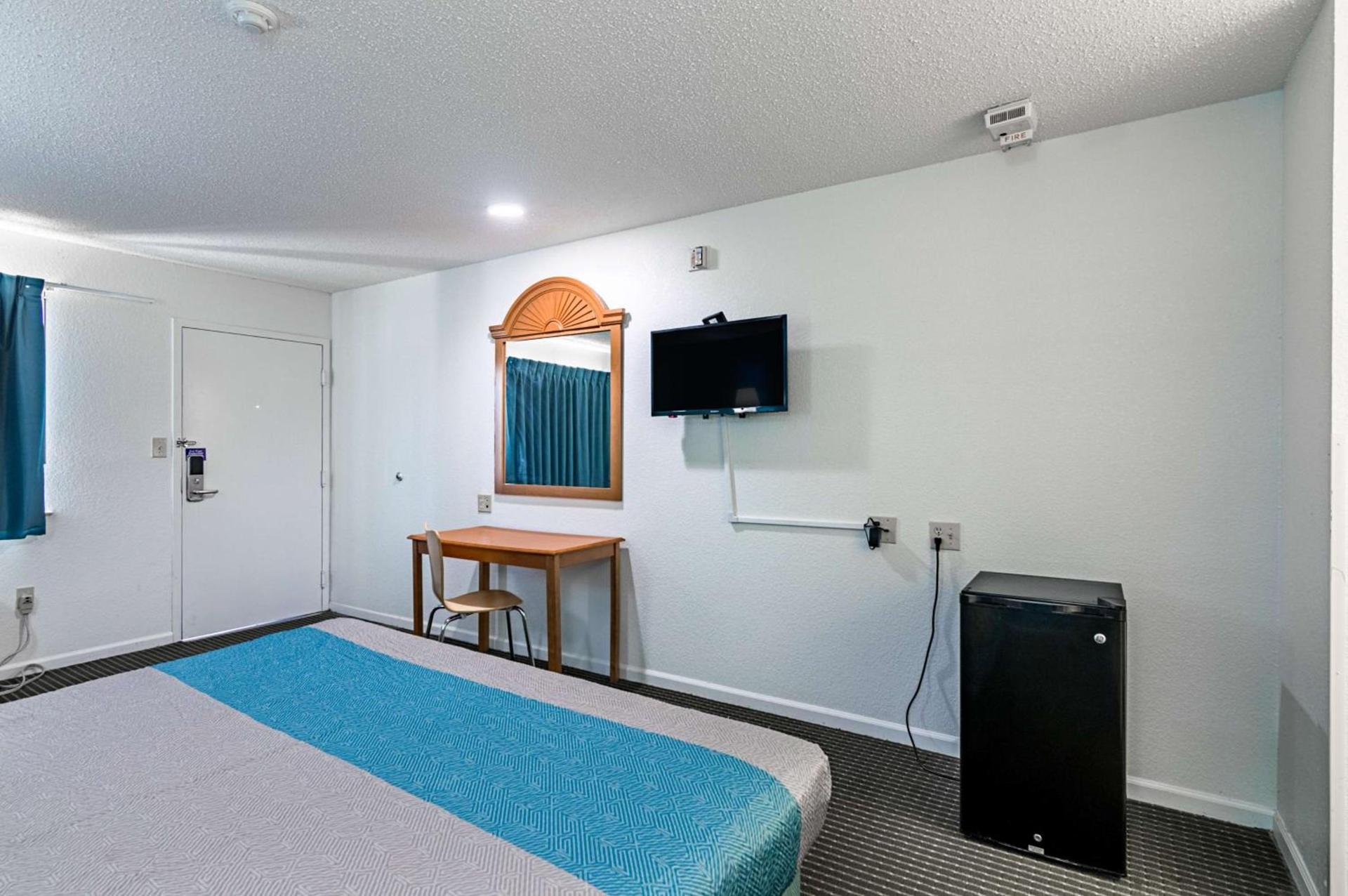 Motel 6-Azle, TX photo 11