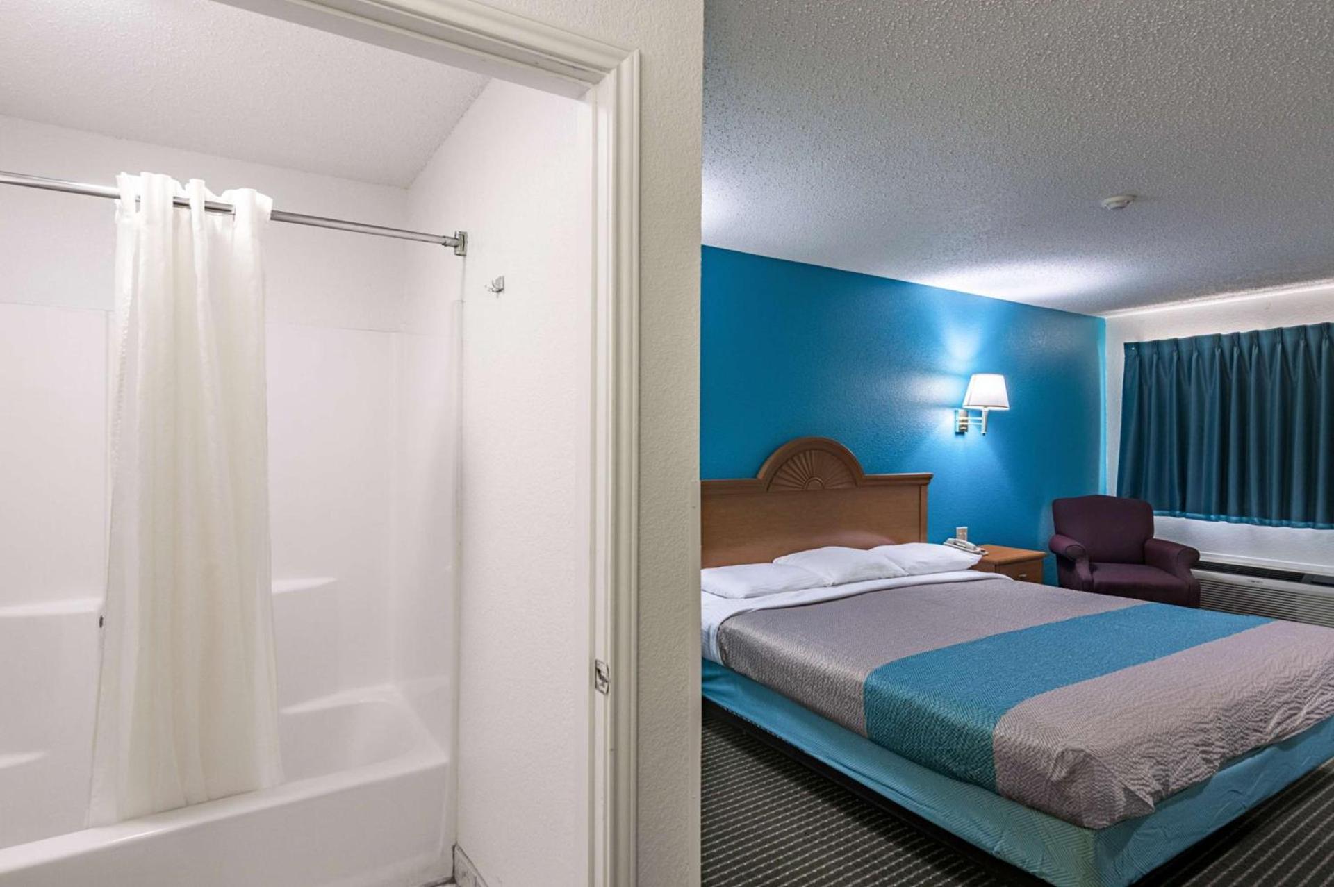 Motel 6-Azle, TX photo 18