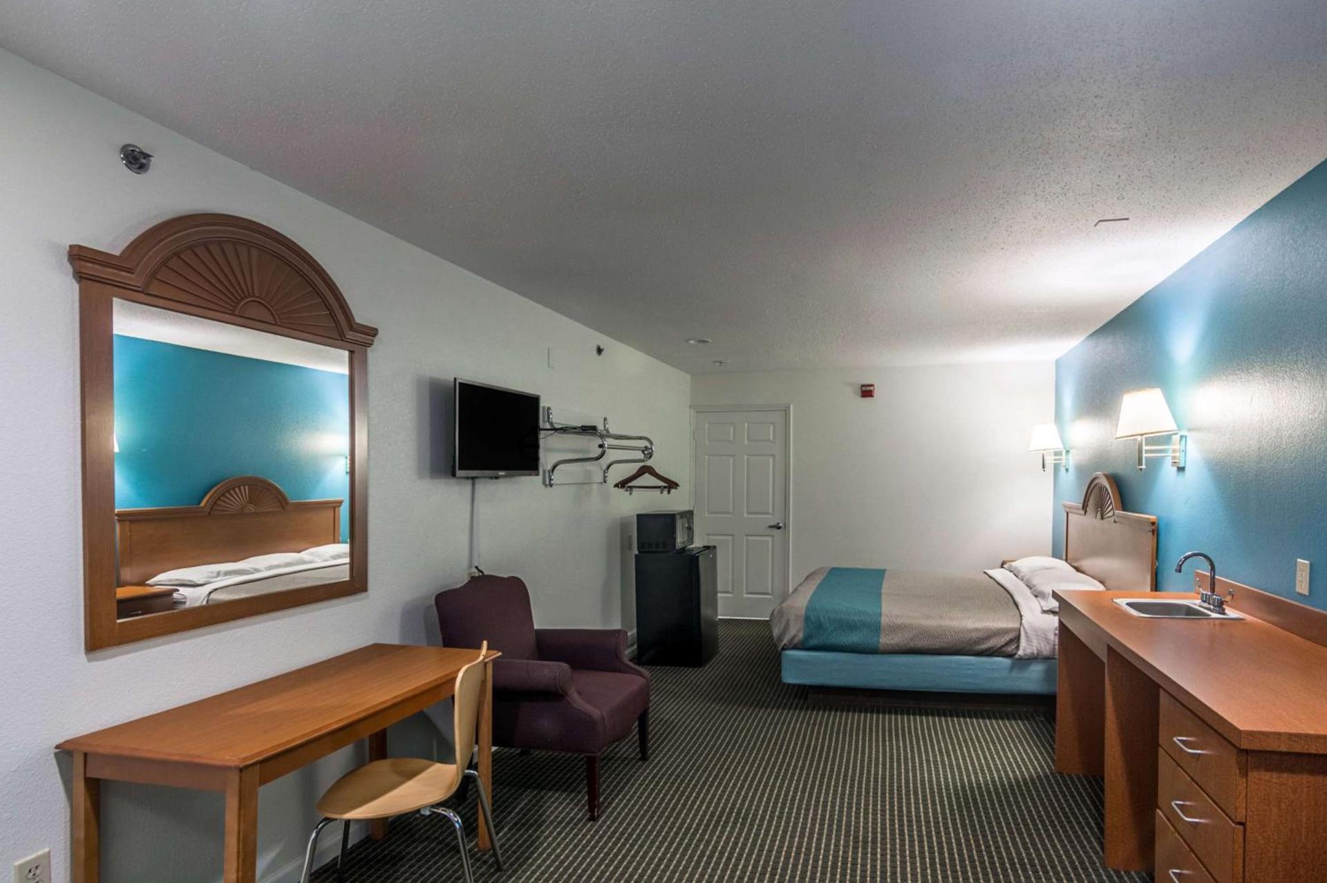 Motel 6-Azle, TX photo 14