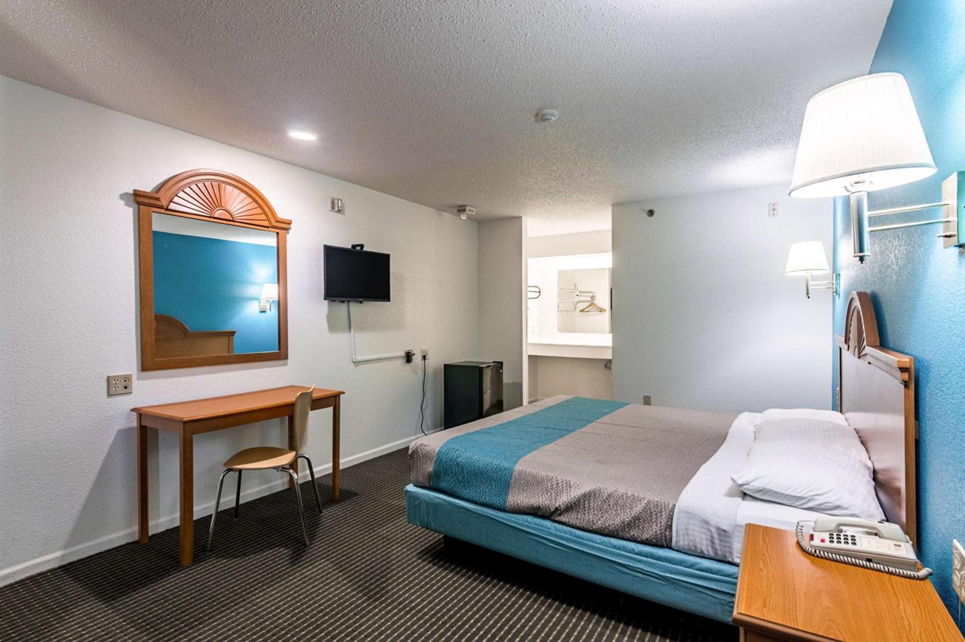Motel 6-Azle, TX photo 9