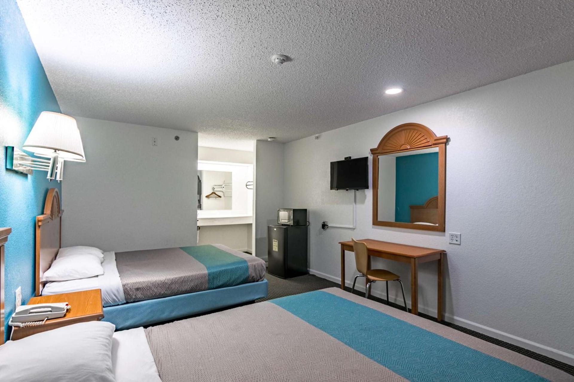 Motel 6-Azle, TX photo 6