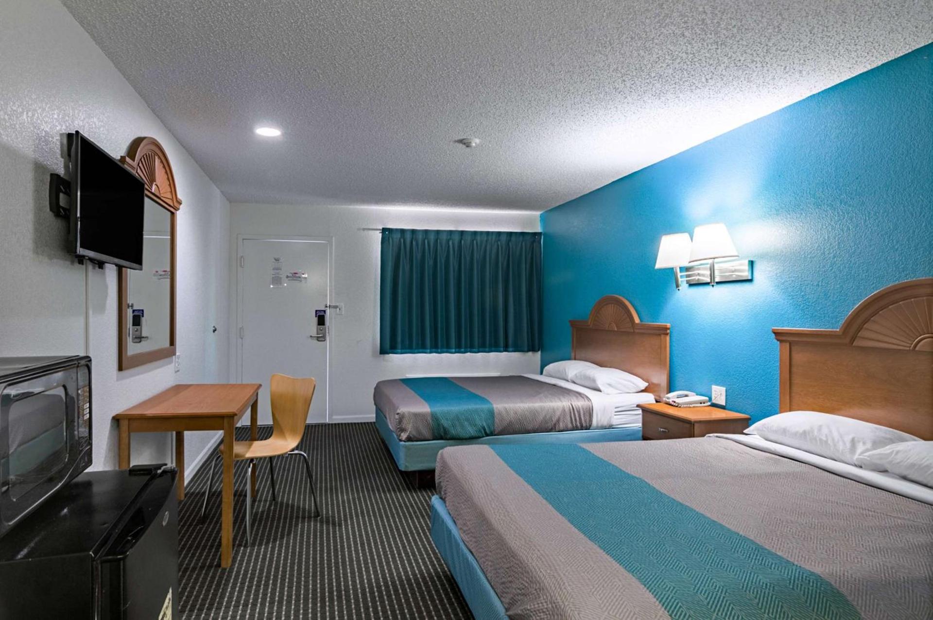 Motel 6-Azle, TX photo 7