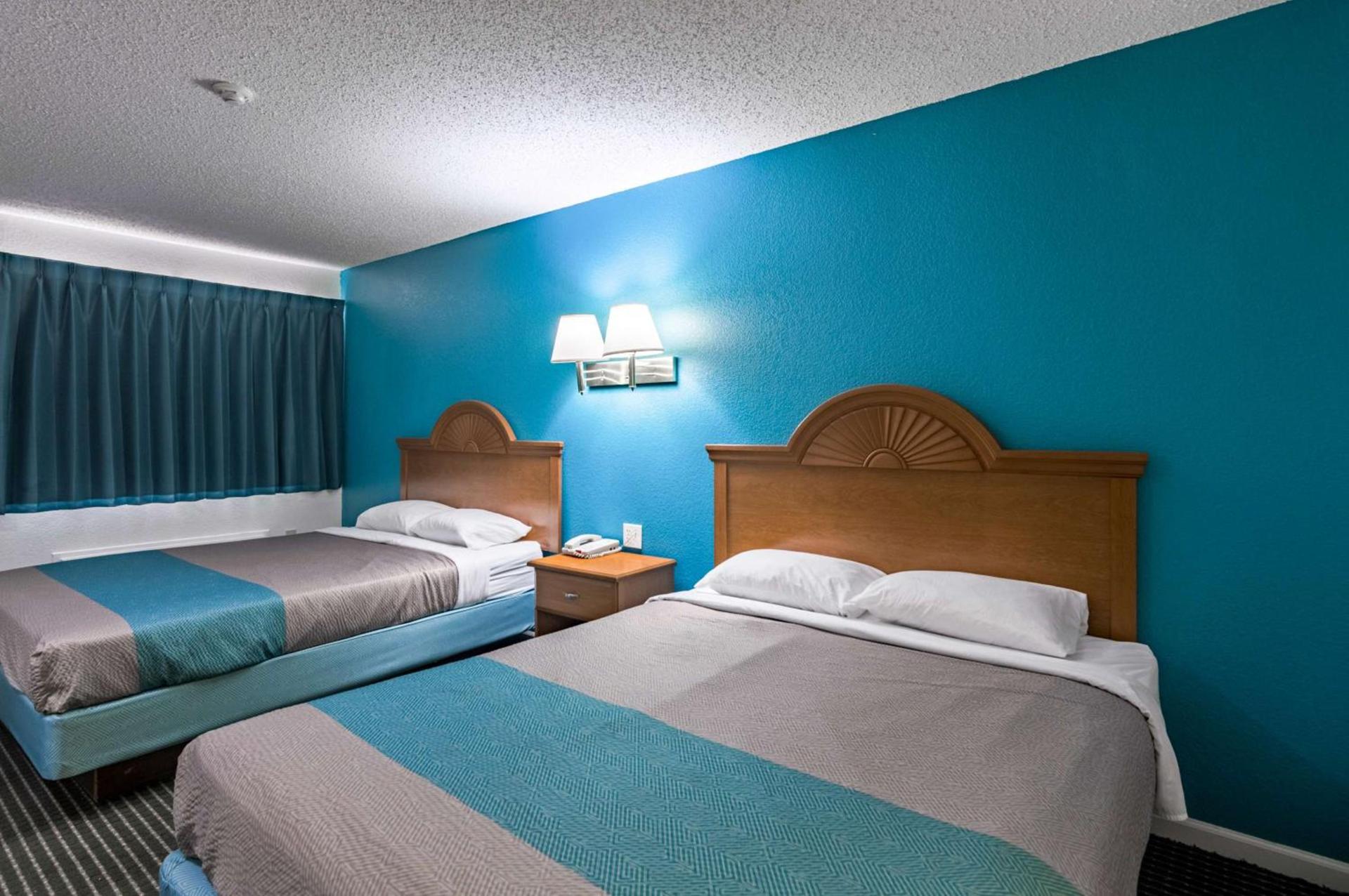 Motel 6-Azle, TX photo 8