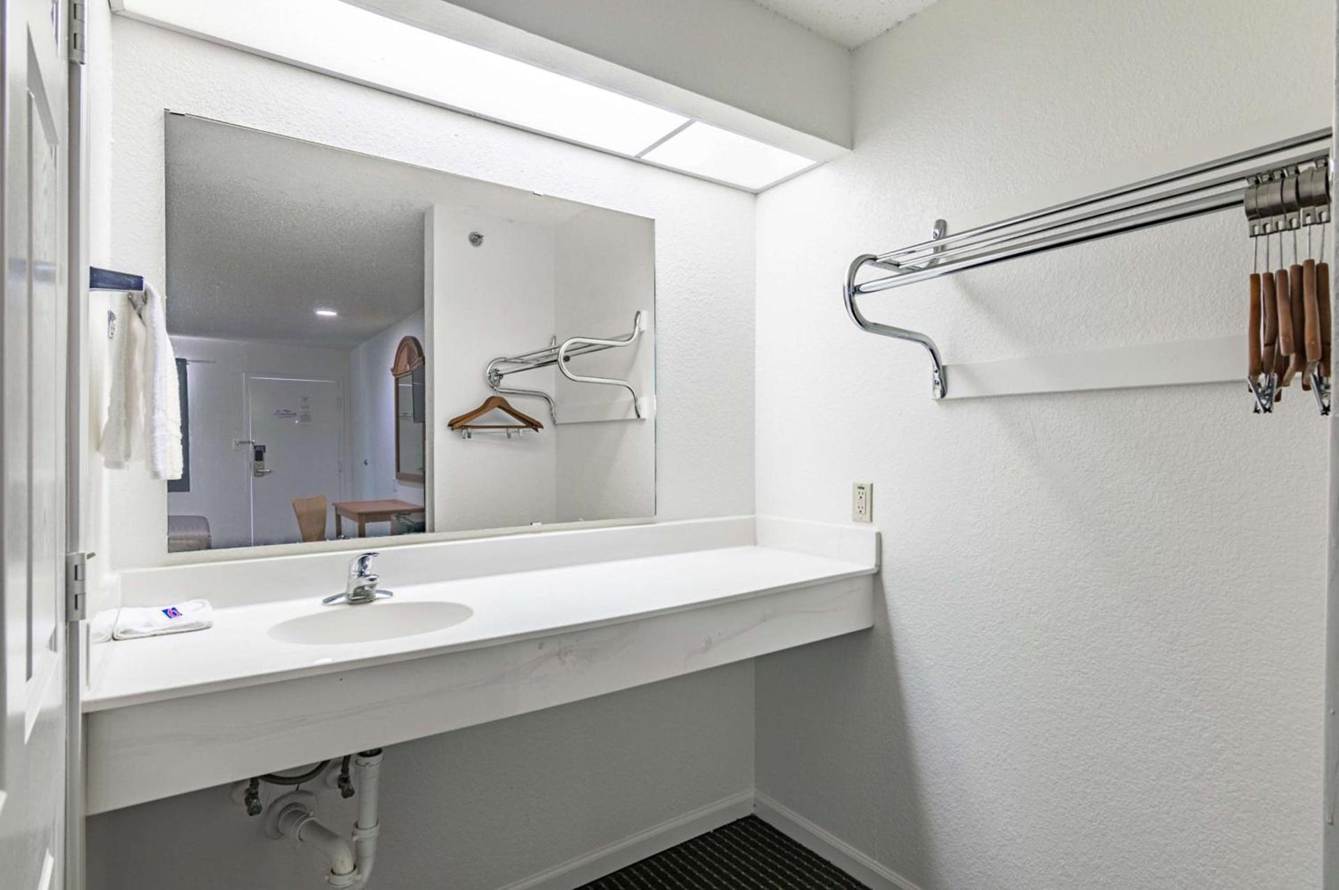 Motel 6-Azle, TX photo 16