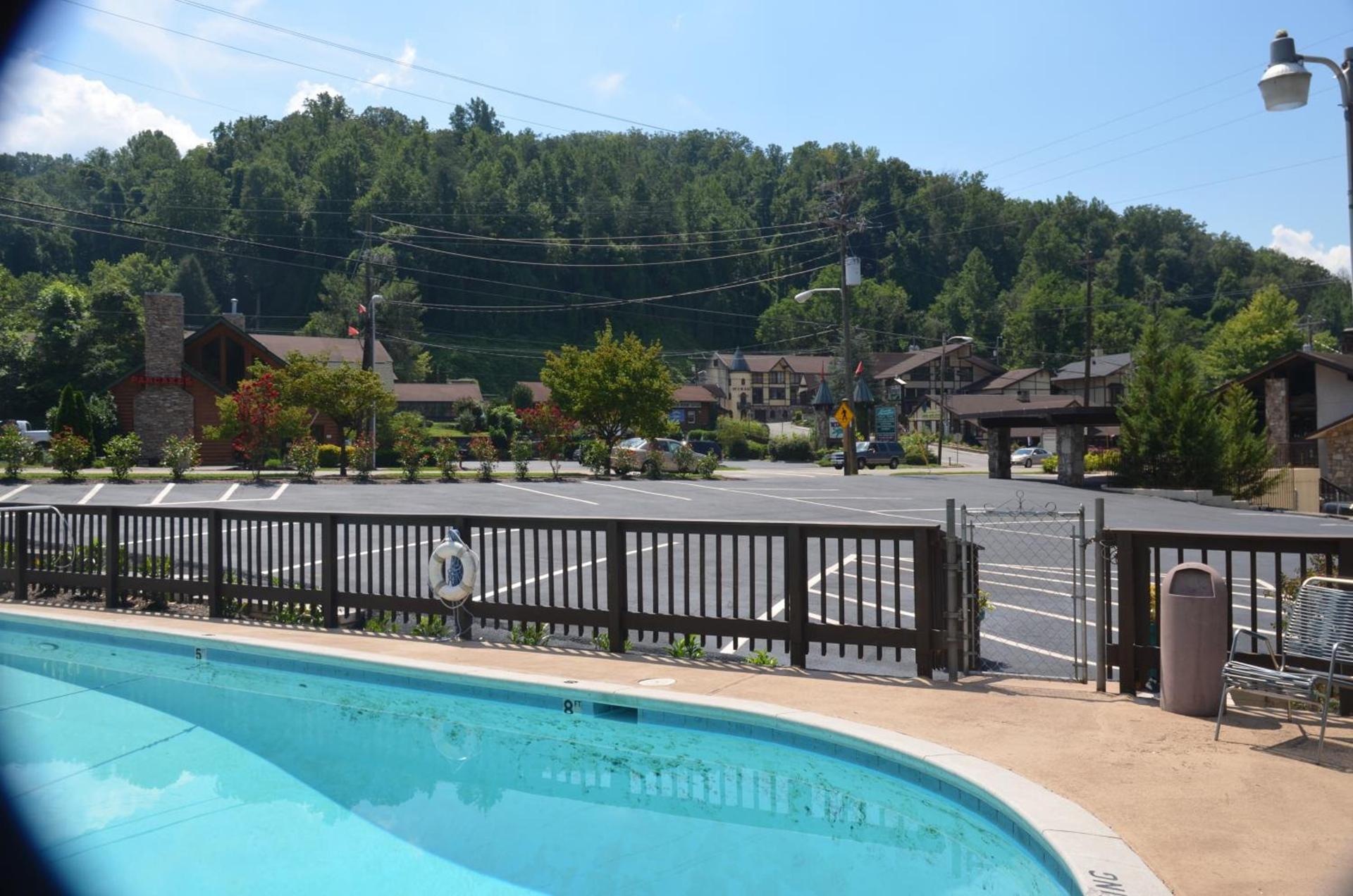 Brookside Lodge - Gatlinburg - On the River photo 46