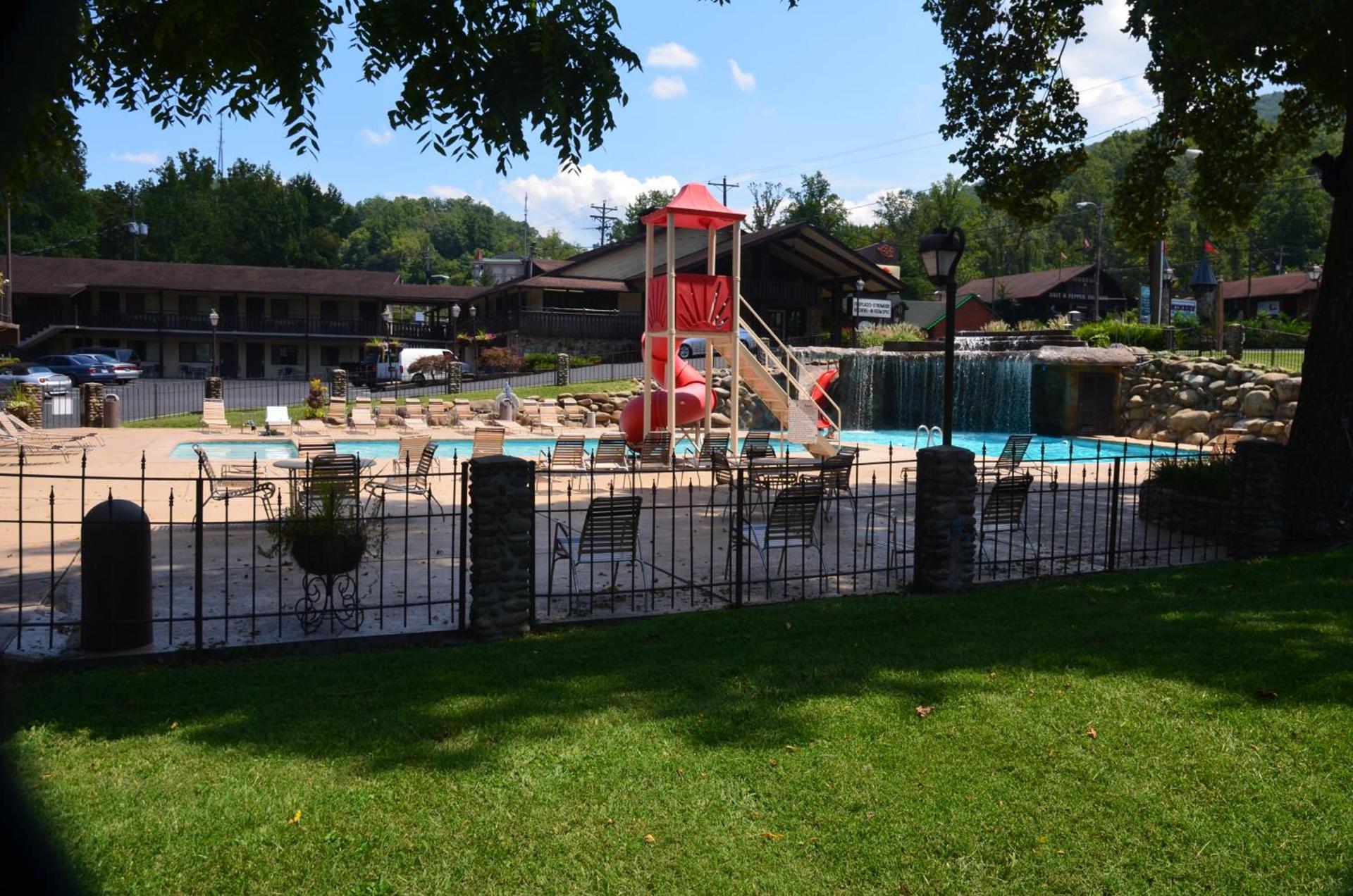 Brookside Lodge - Gatlinburg - On the River photo 44