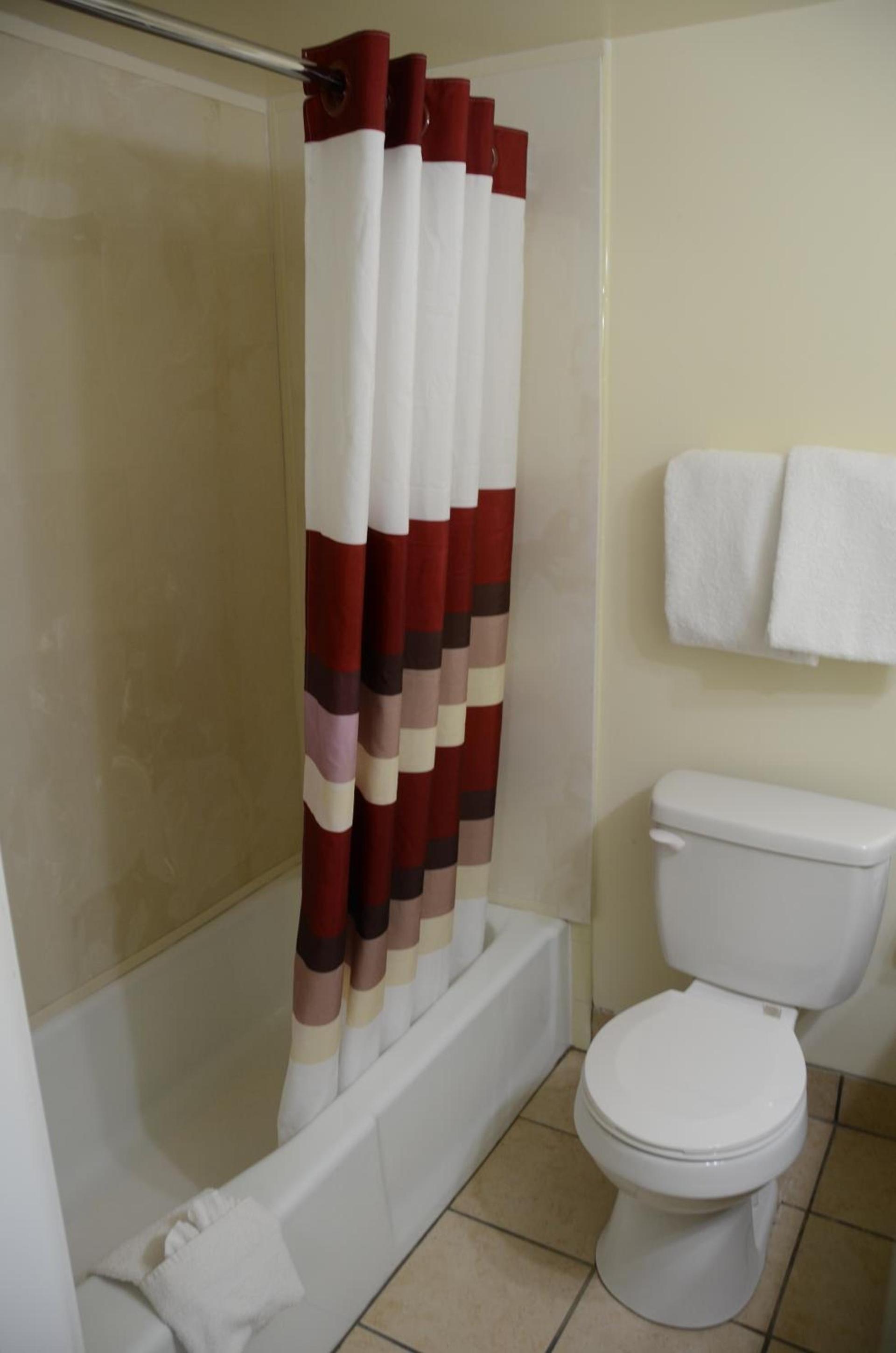 Big Spring Inn Madisonville photo 5