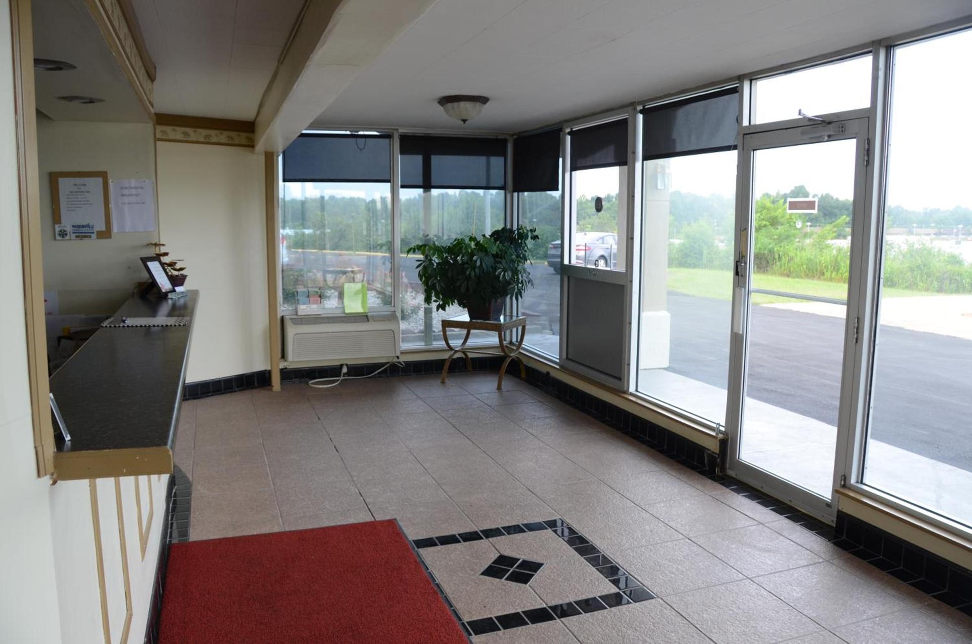 Big Spring Inn Madisonville photo 4